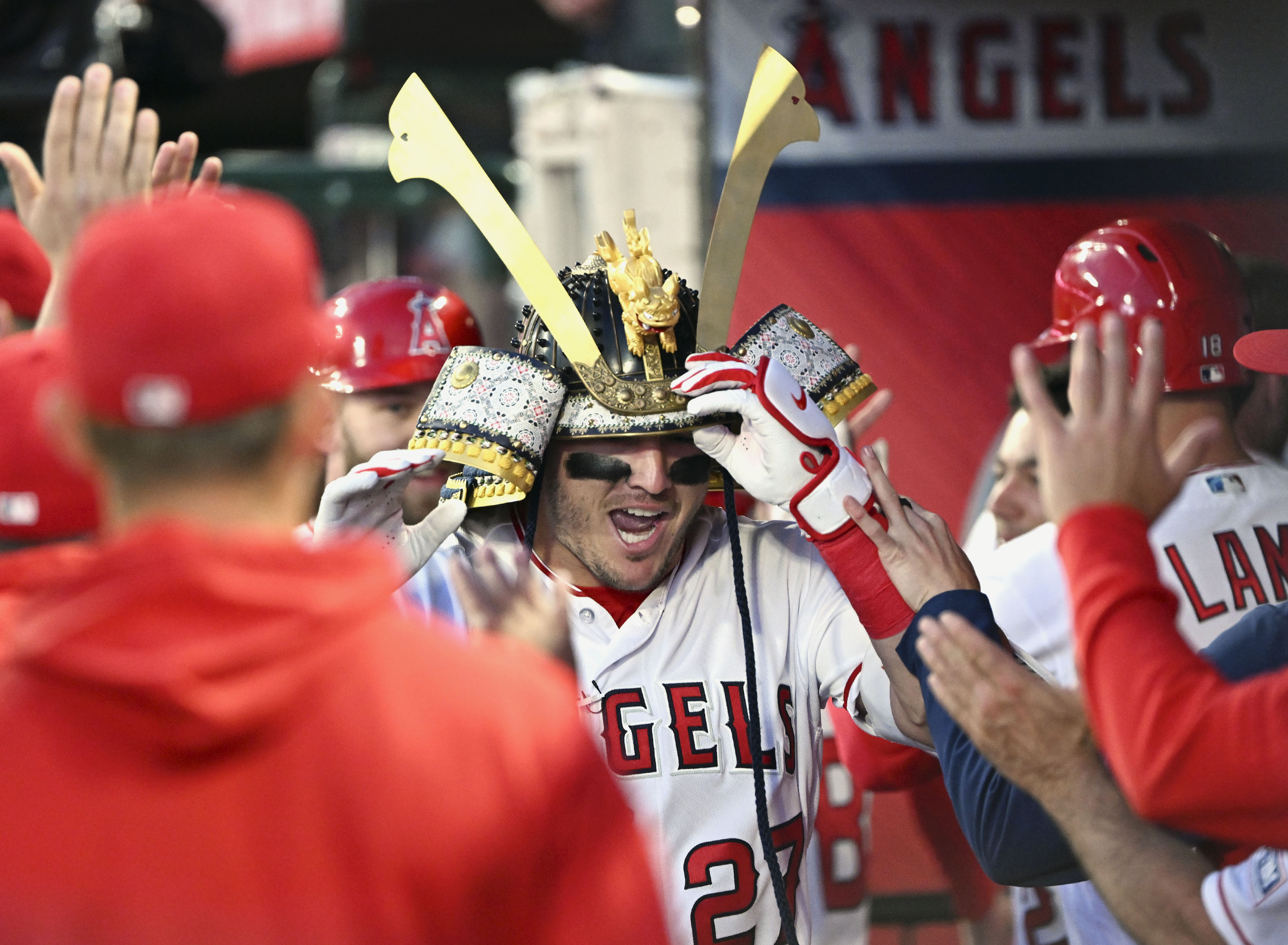 大谷翔平の発案で兜を導入 今季のＨＲ祝福ハット本拠地開幕戦で