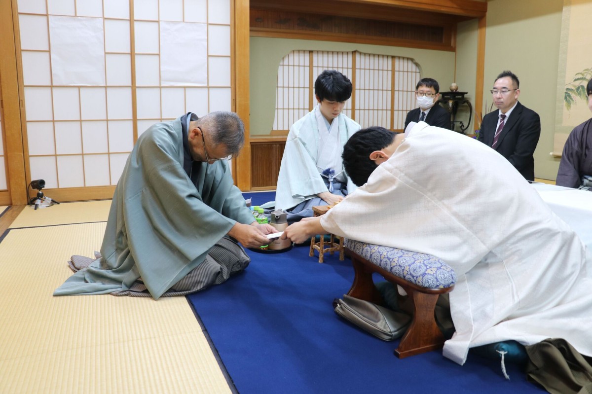 格安販売の 収益は九州豪雨の救援 超レア❗️ 将棋王位戦 封じ手 ...