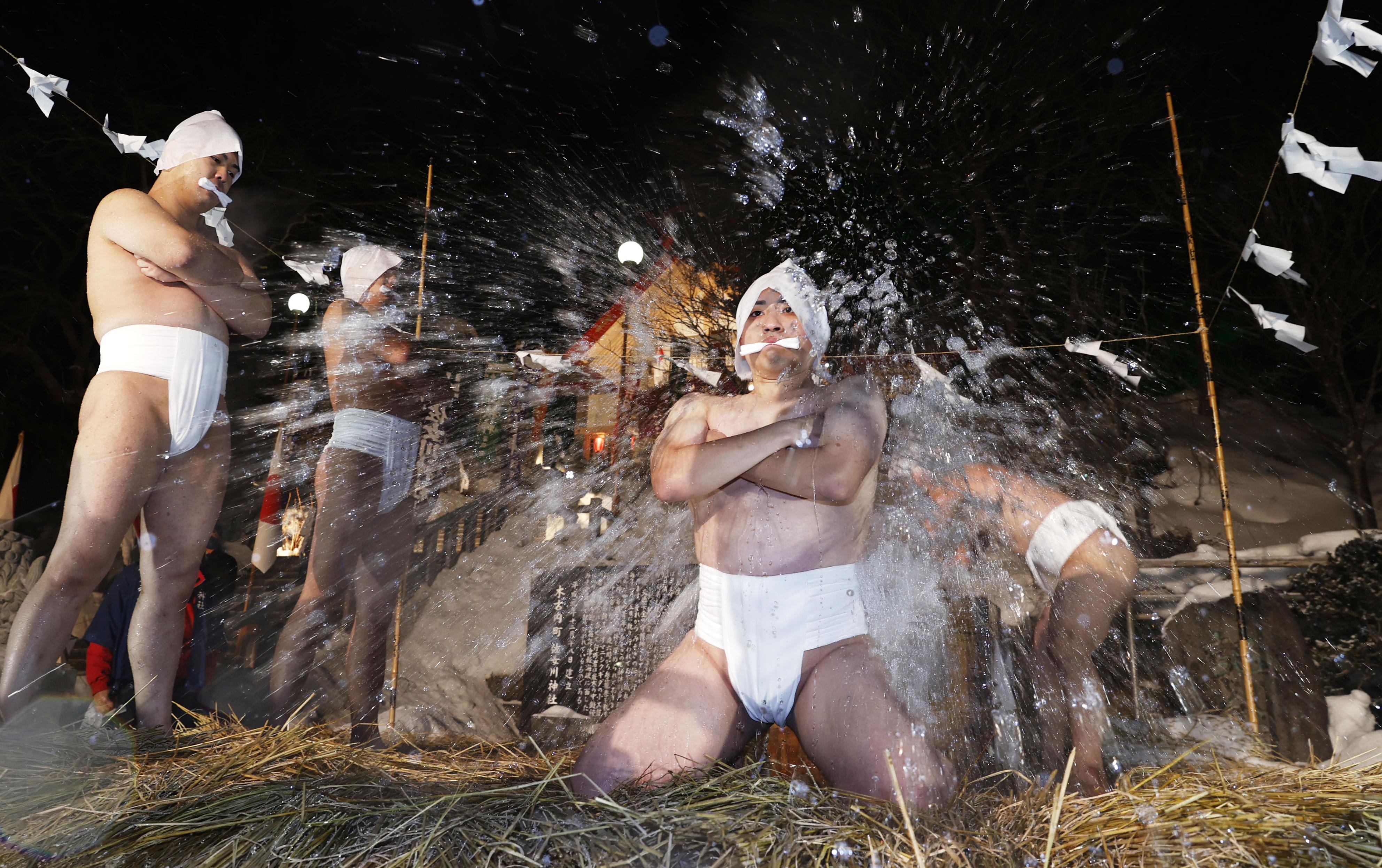 冷水掛け合い豊漁豊作祈願 北海道・木古内で「寒中みそぎ」 - 産経ニュース