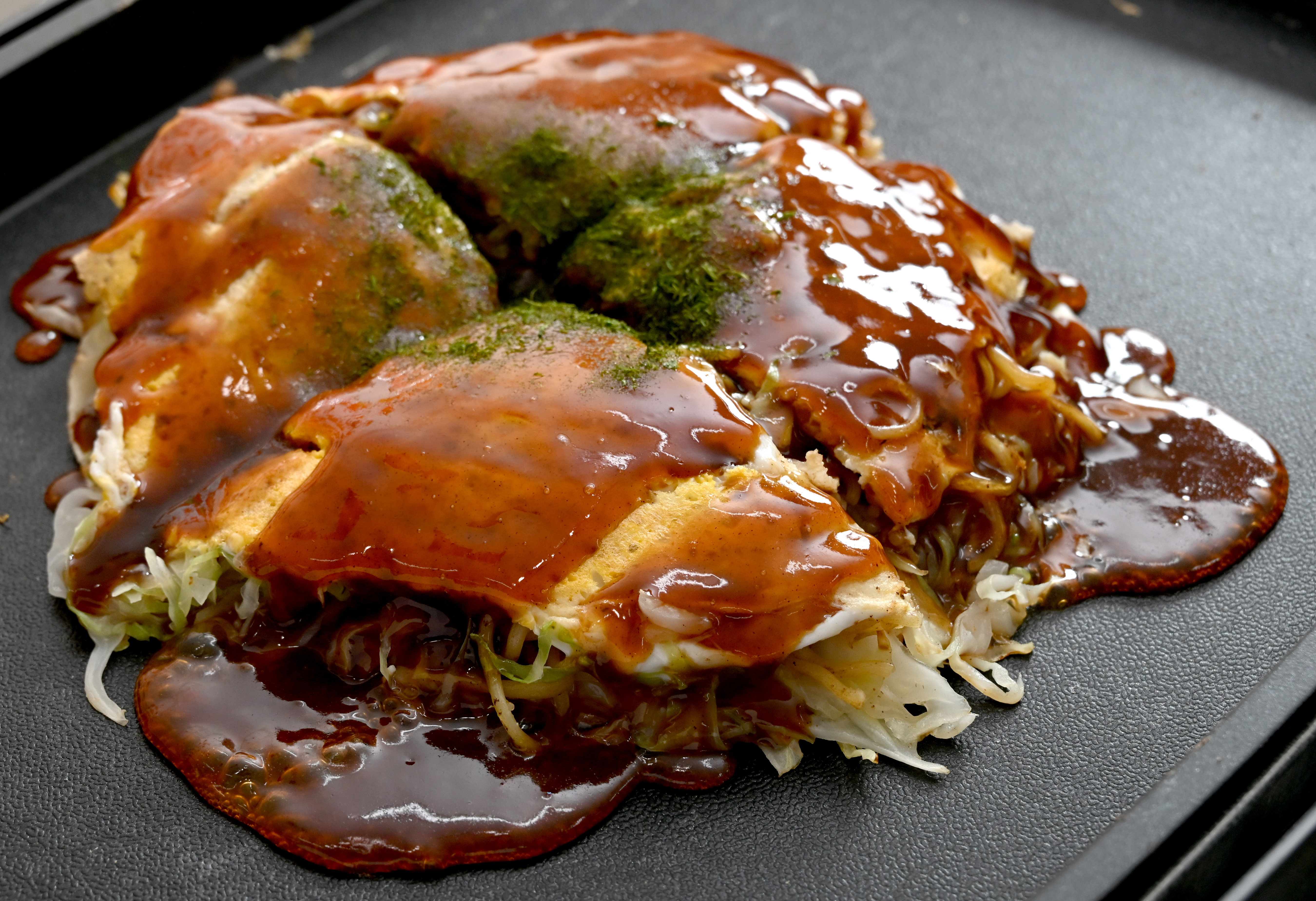 作って楽しく食べておいしい「お好み焼き」 プロの指南で至福の一枚