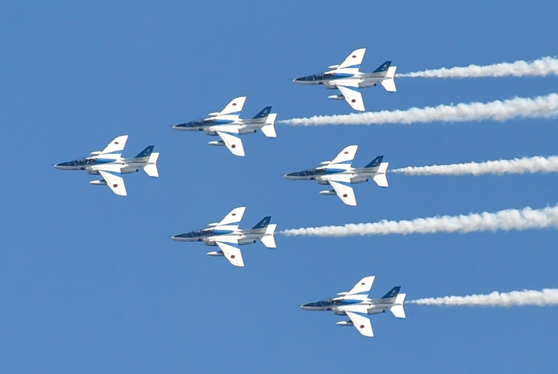 動画】ブルーインパルス、2日連続で大阪魅了 13日も万博上空で華麗な技