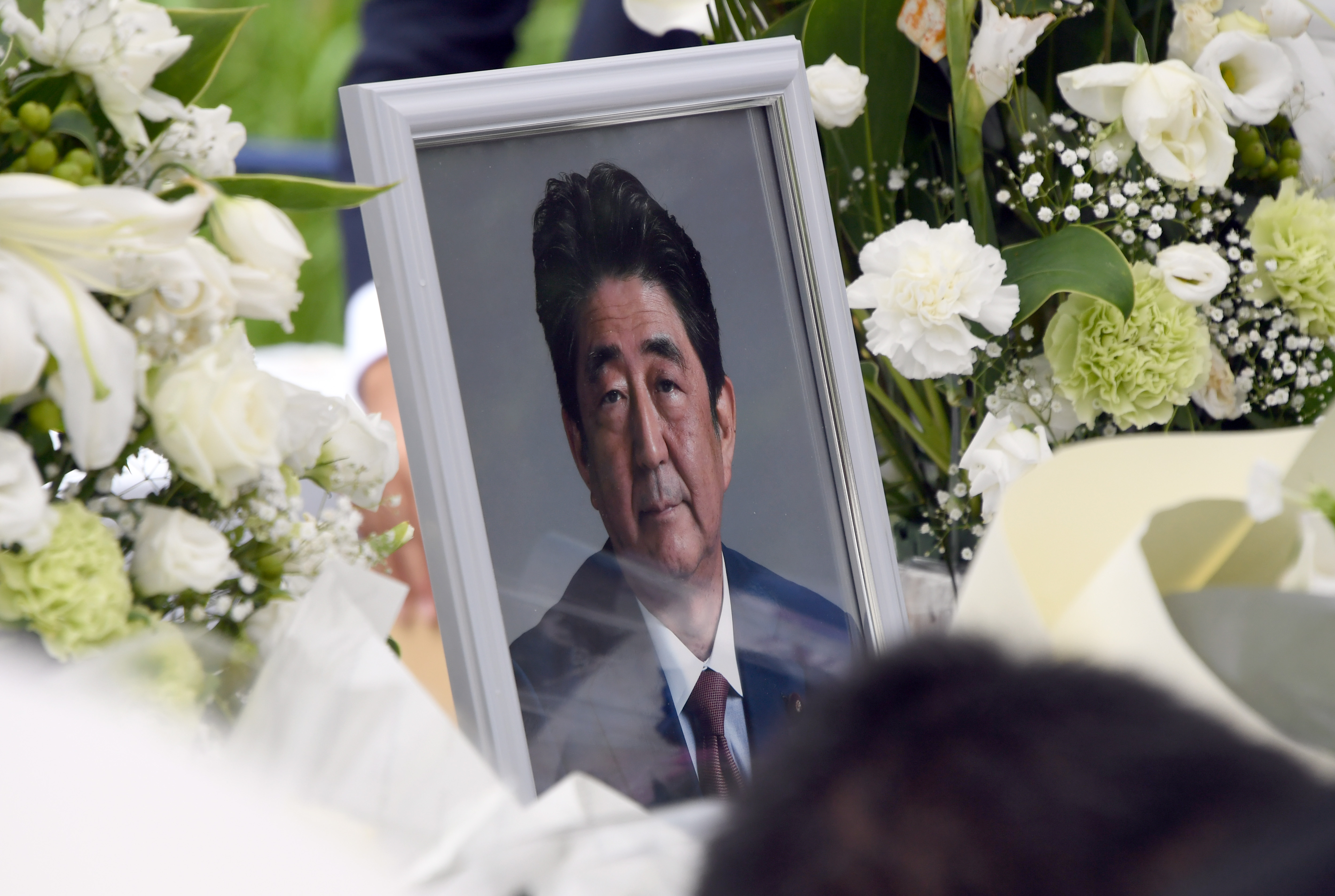 新聞に喝！】安倍氏銃撃事件を保守たたきに利用する朝日と毎日