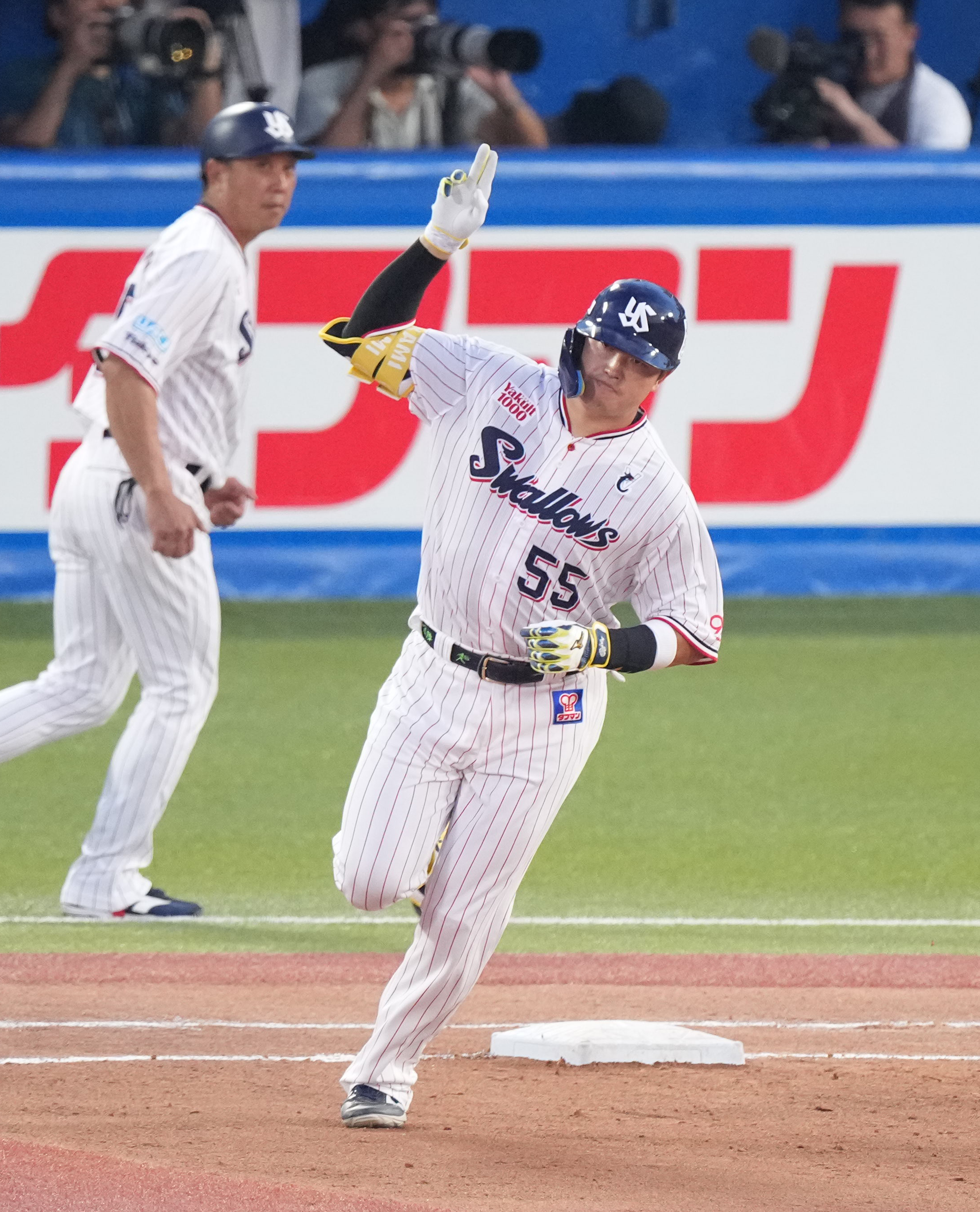 【村上宗隆】プロ野球記録となる10代シーズン最多32号本塁打 ヤクルトスワローズ データBOX】ヤクルト・村上宗隆が7年連続の2桁本塁打 球団左打者