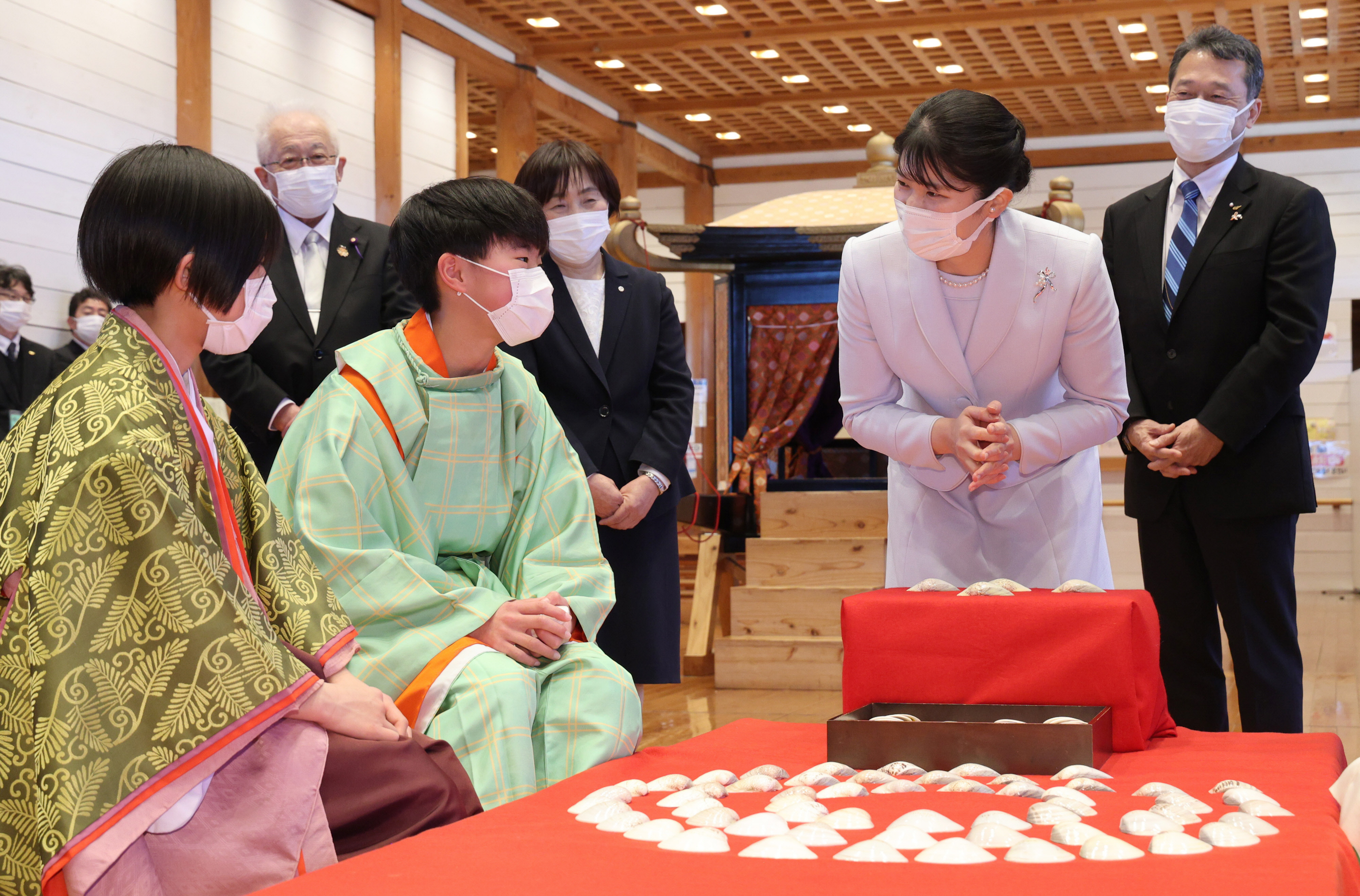 No5820掛軸　千春　「愛子内親王様御生誕一周年記念　親子雛」　共箱　送料無料 忙しくも充実した日々」愛子さま、23歳 この1年のご様子振り返り