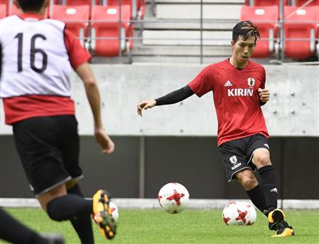 サッカーコラム ビッグマウスが生命線のｍｆ小林祐希が日本代表初先発 ｗ杯へ本田二世が自らを追い込む 1 2ページ サンスポ