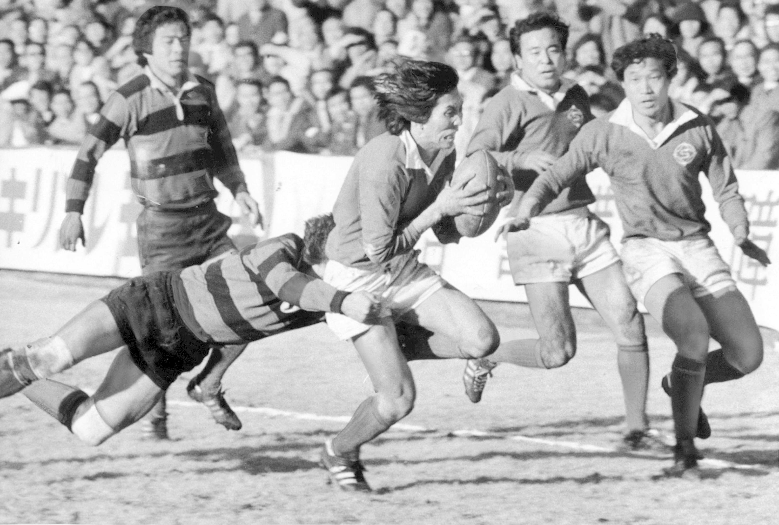 サイン「33番」を盗んだ？ 母校相手にインターセプト、独走トライで