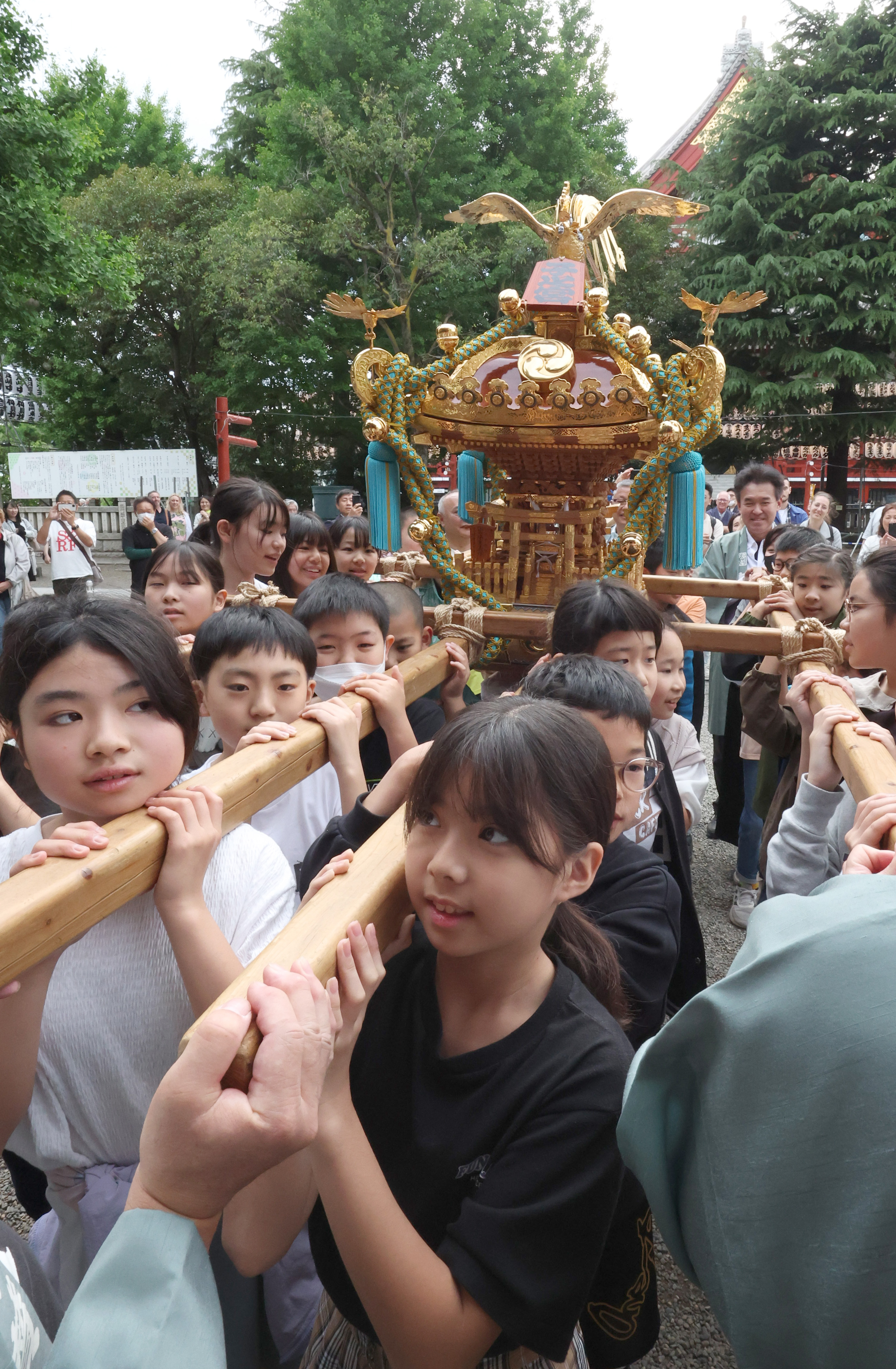 三社祭で初披露される子供宮神輿 練習会で「ワッショイ」「ワッショイ
