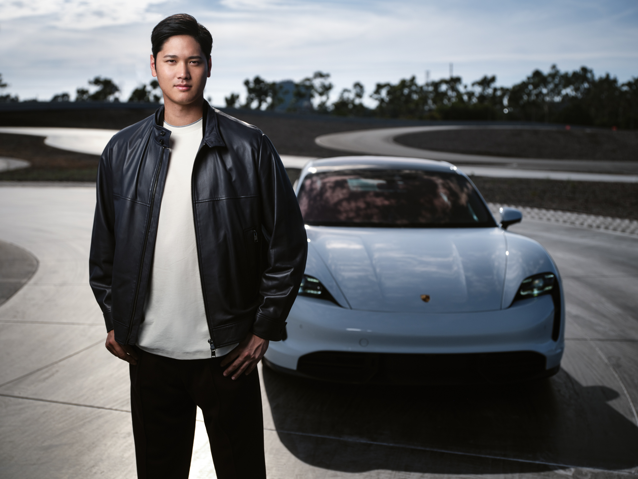大谷翔平がポルシェ「911 ターボ S」の加速力を体感 「汗をかい