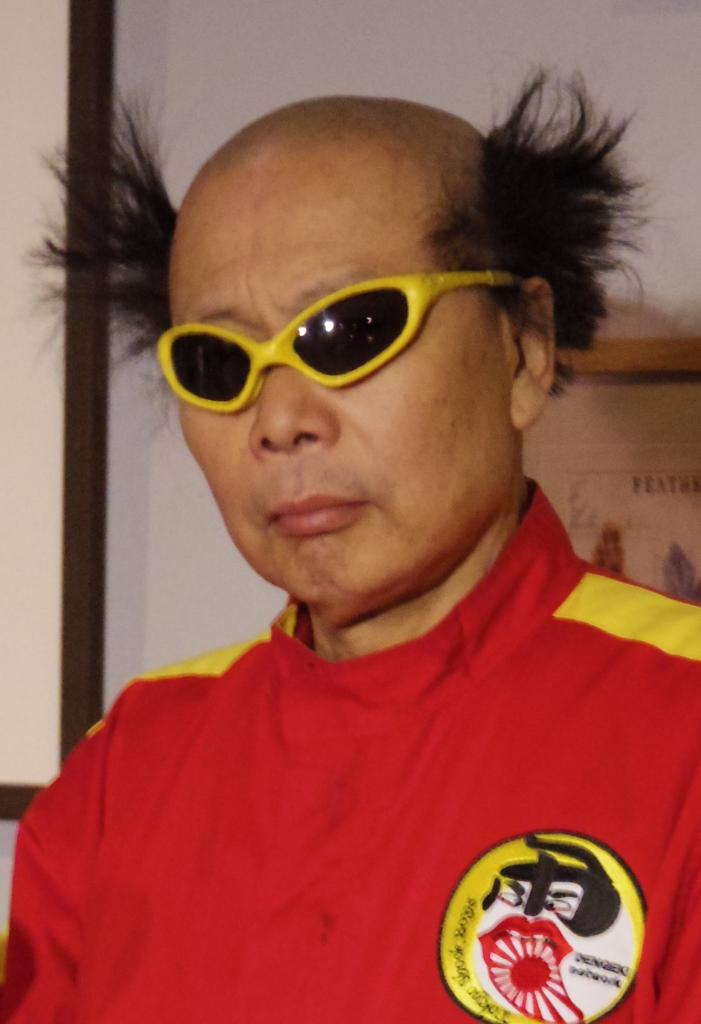 電撃ネットワークの南部虎弾さん、脳卒中で死去72歳 過激な芸で海外