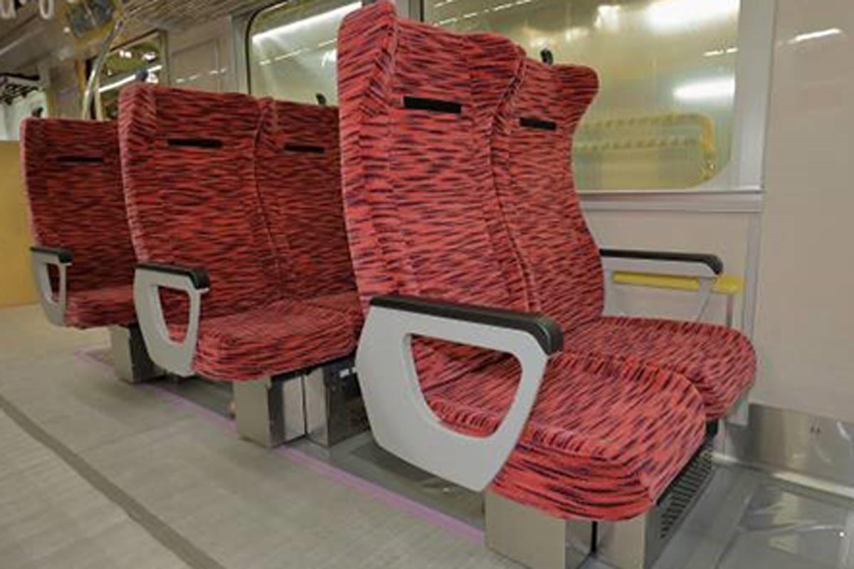 通勤型車両なのに男性用トイレと展望席…京急が新型車両に“凝った