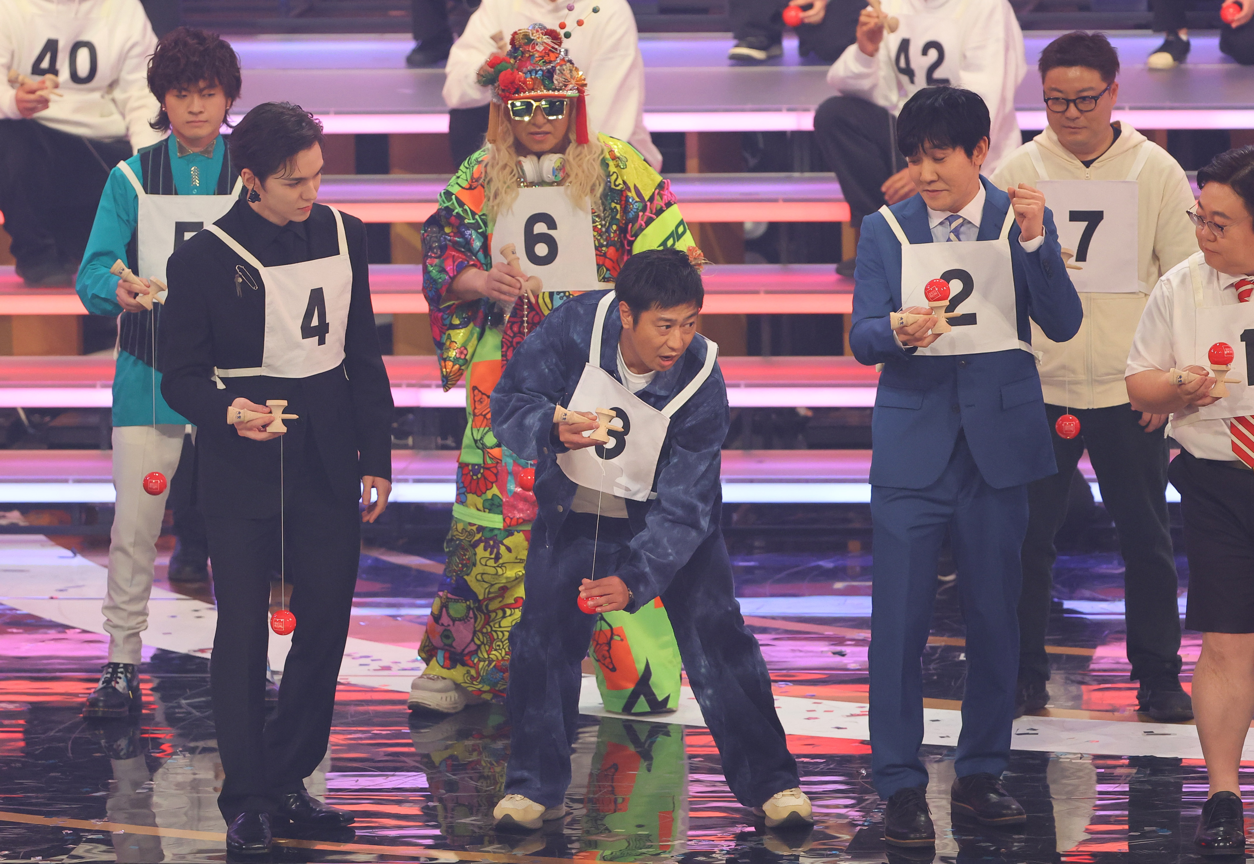 紅白歌合戦】NHK鈴木奈穂子アナ、けん玉参加のパンサー尾形に同情