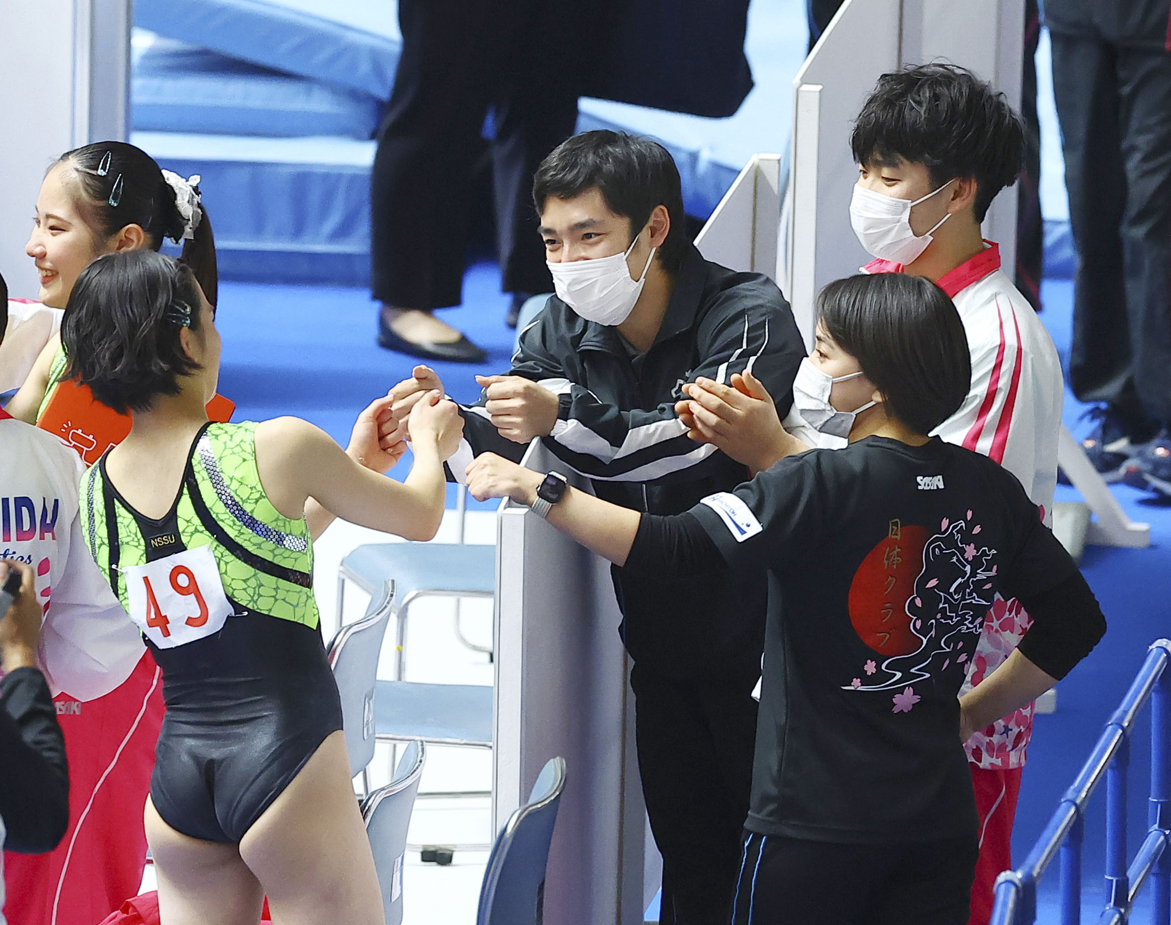フォト特集】村上茉愛さん指導者デビュー、日体大V7 全日本体操団体