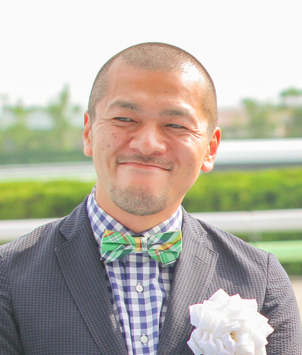 カミナリ 芸人