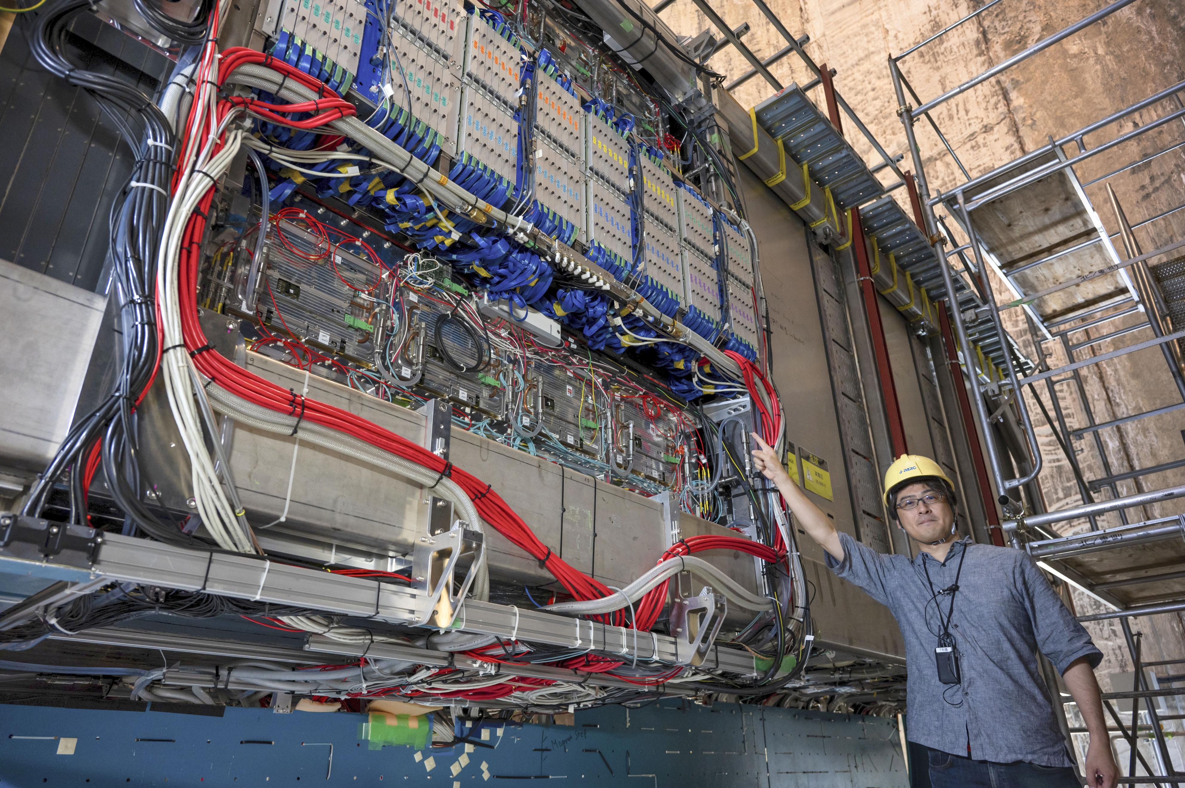 ニュートリノの実験施設公開 茨城から岐阜に発射 高エネルギー加速器