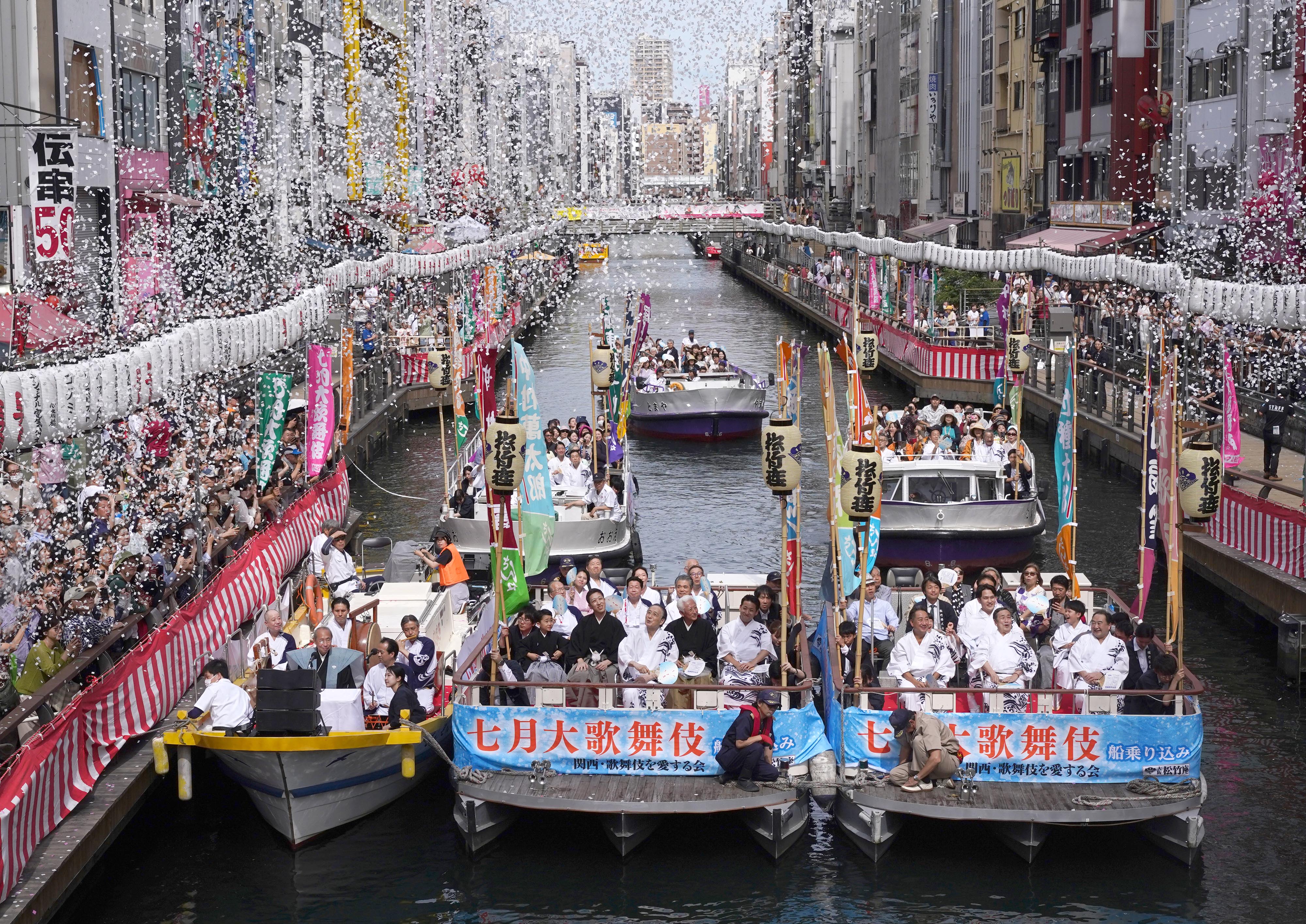 動画】「松嶋屋！」「萬屋！」道頓堀に飛び交う歓声 大阪・夏の風物詩