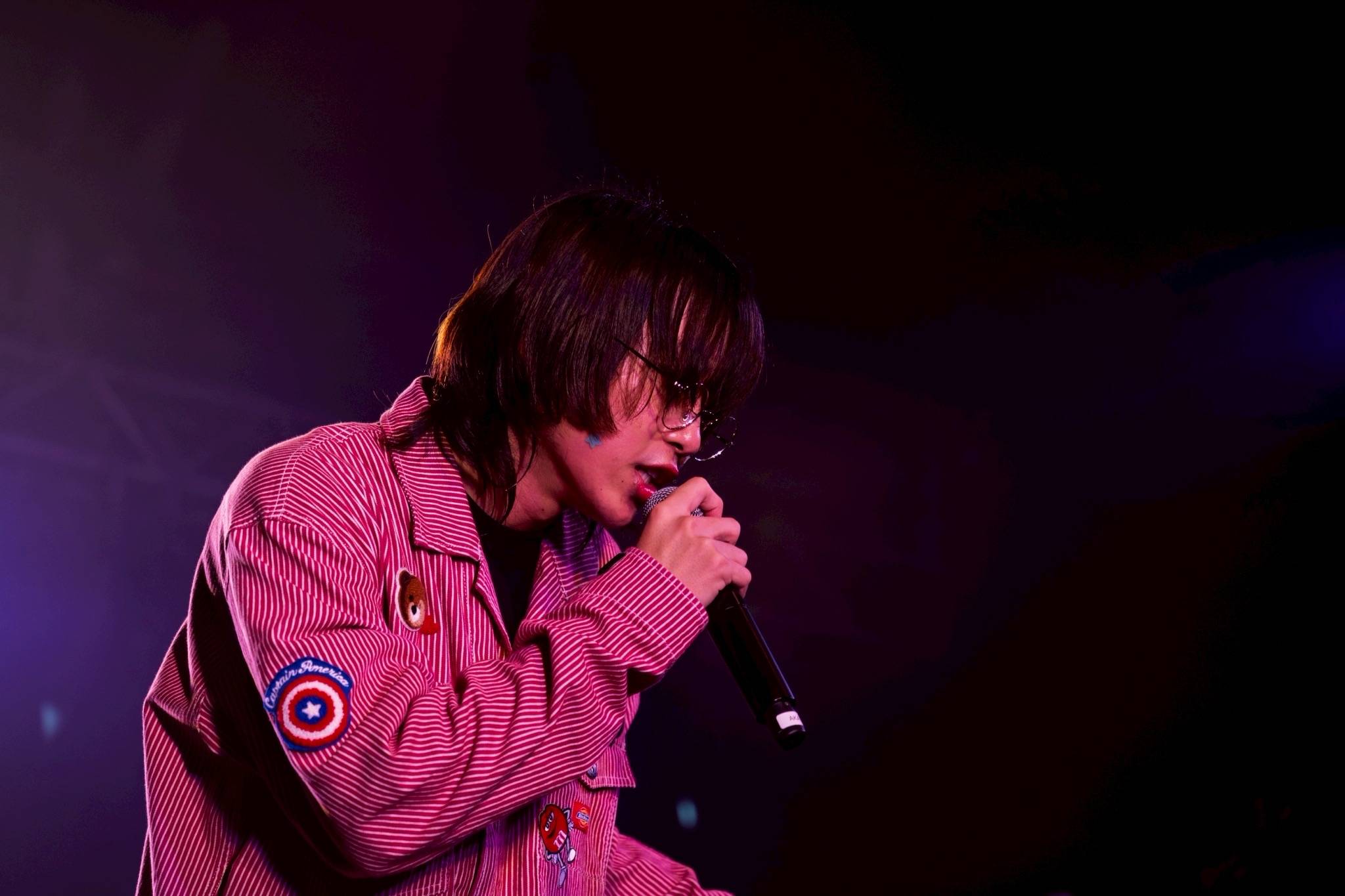 AKASAKI、19歳・大学1年生が日本人ソロアーティスト最年少アジアツアー