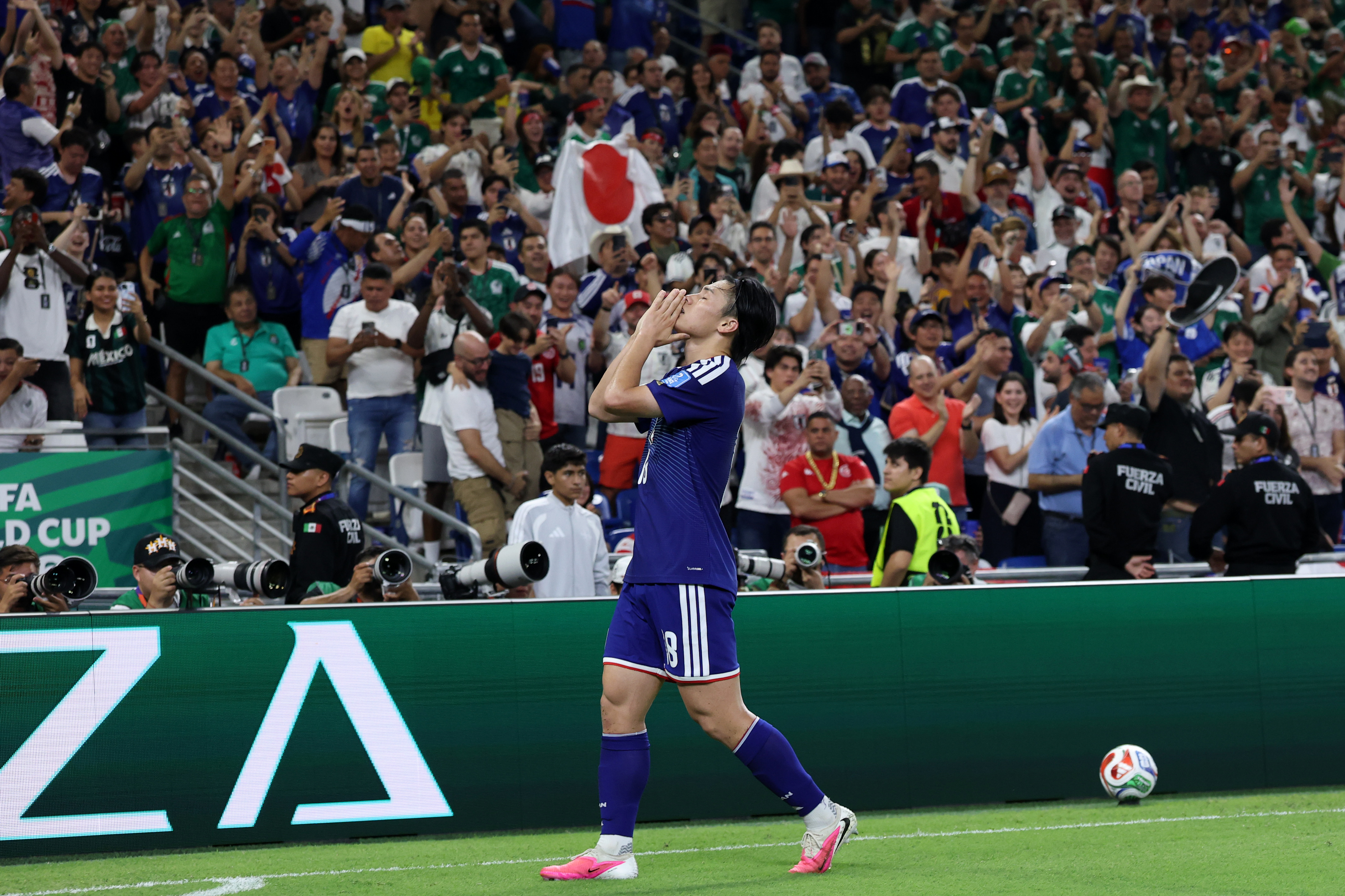 W杯チュニジアに4発快勝の日本代表、英メディアの「1ミリの国」にXが