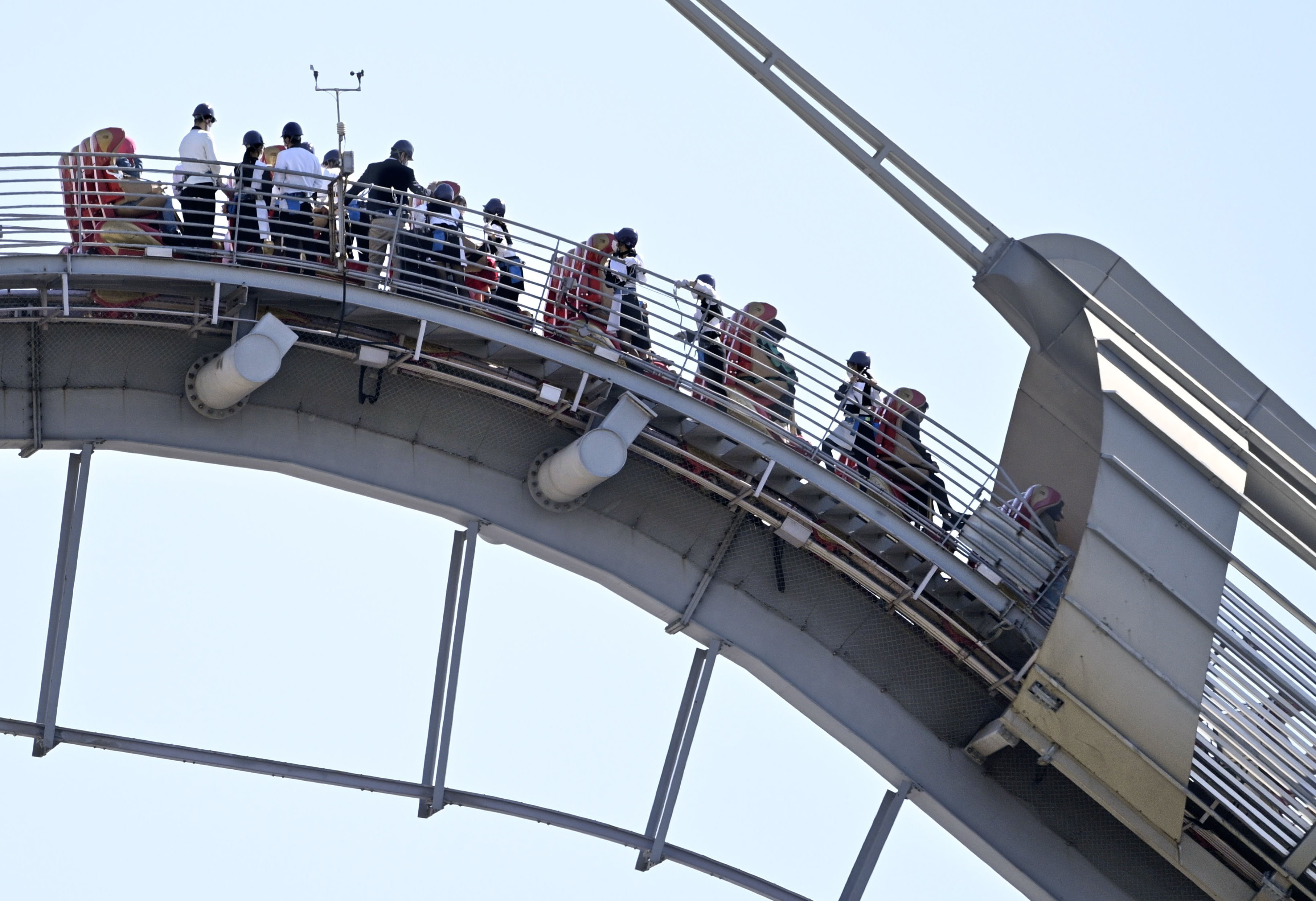 フォト特集】ジェットコースター、頂上付近で停止 USJ、けが人なし