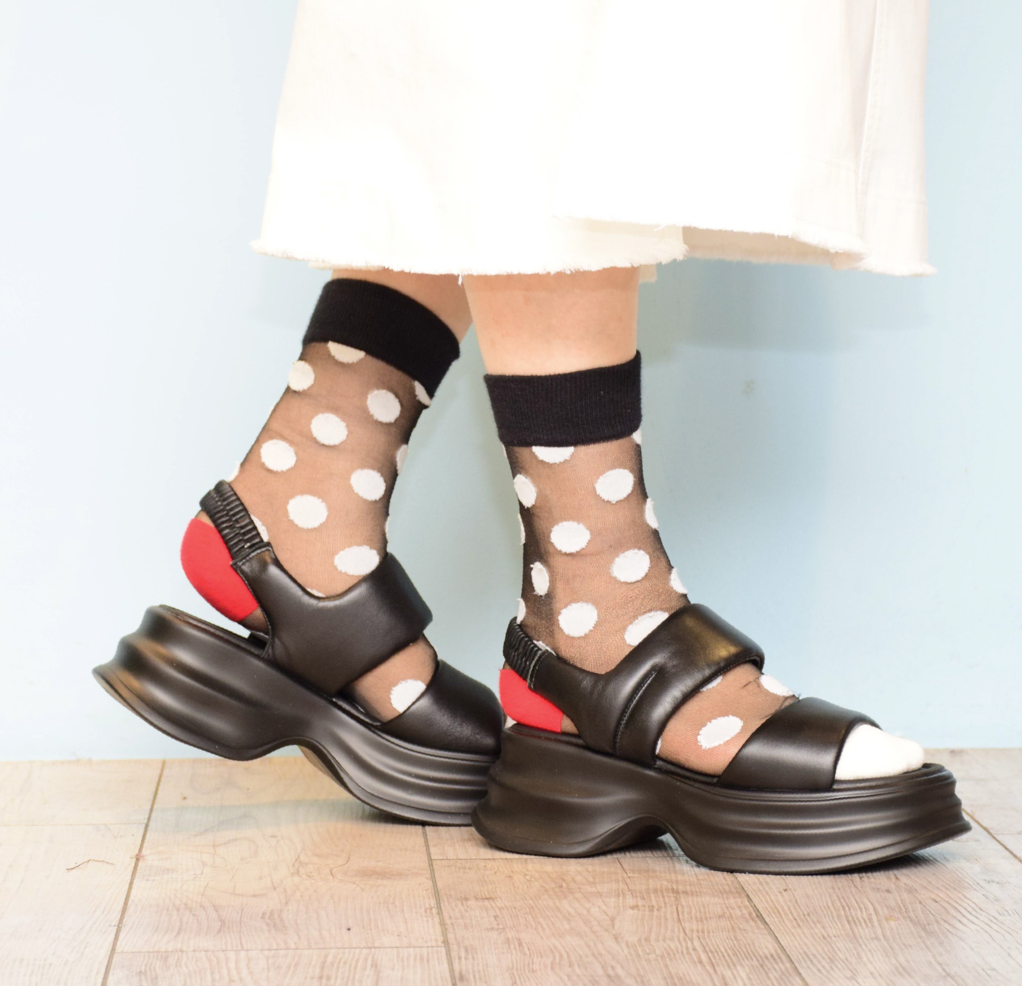 最終値下げ】DIANA 黒 ポインテッドトゥ ローヒールパンプス 靴・バッグのダイアナ通販サイト ｜ 黒 ローヒール ポインテッドトゥ 最終値下げ。ELIN 黒ストラップパンプス