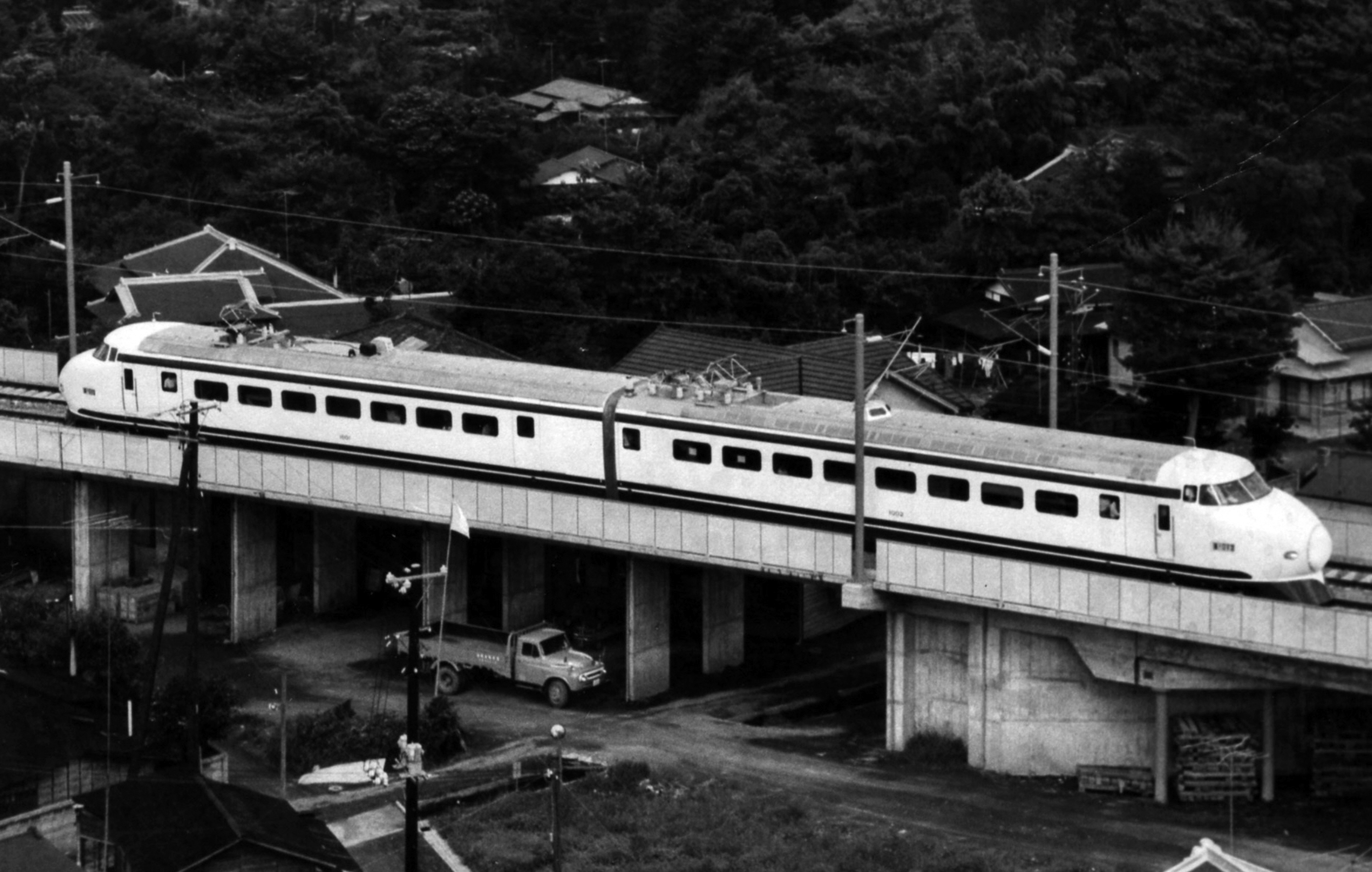 新幹線16年のあゆみと現状 新幹線16年のあゆみと現状 （国土交通省、中央新幹線開業後の