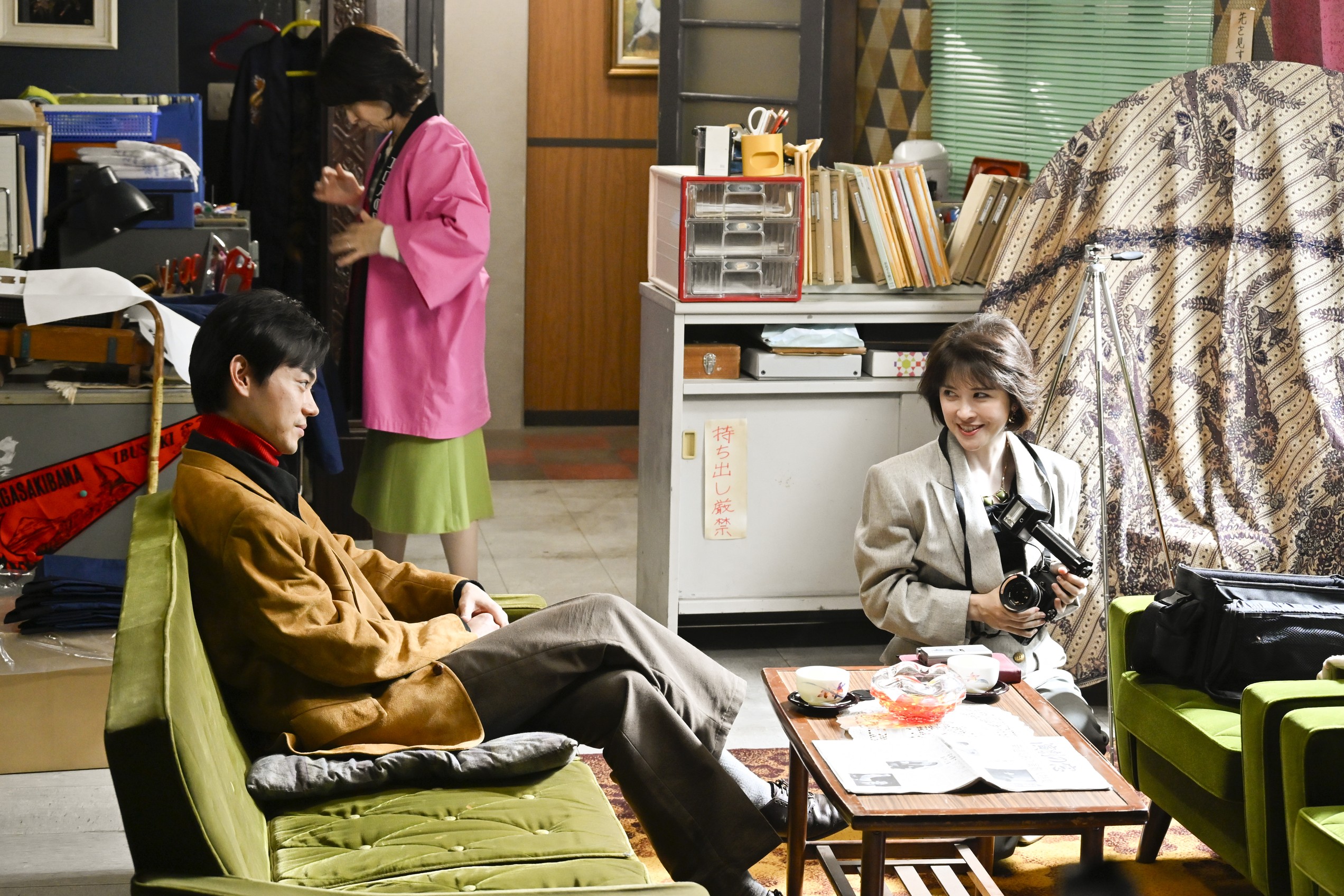 菅田将暉×三谷幸喜「もしがく」 宮澤エマがタブロイド紙記者役、80年代