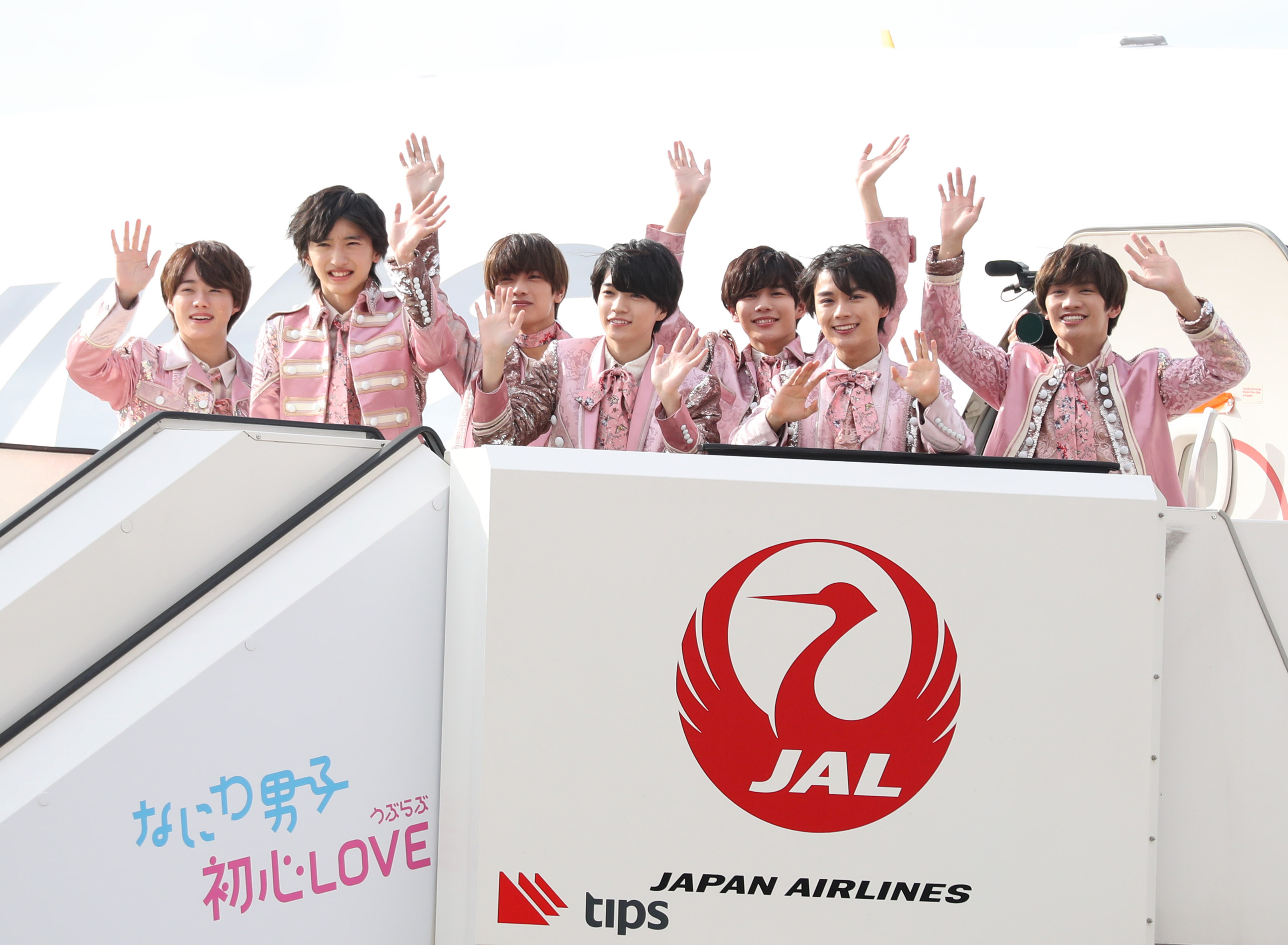 なにわ男子がハプニング乗り越えCDデビュー チャーター機を