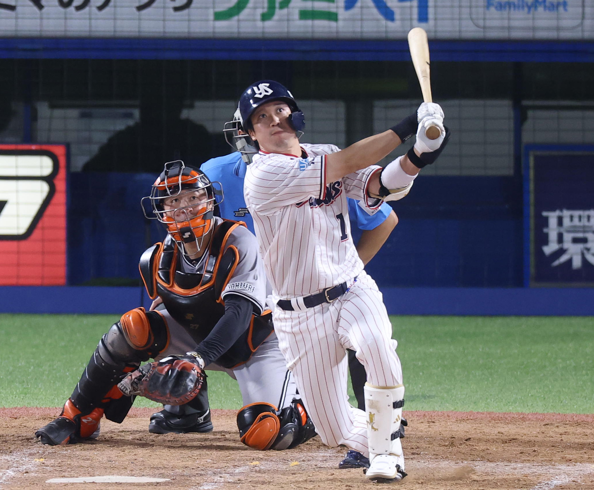 ヤクルト・山田哲人、左翼席へ勝ち越しの8号2ラン 今季初の村上との