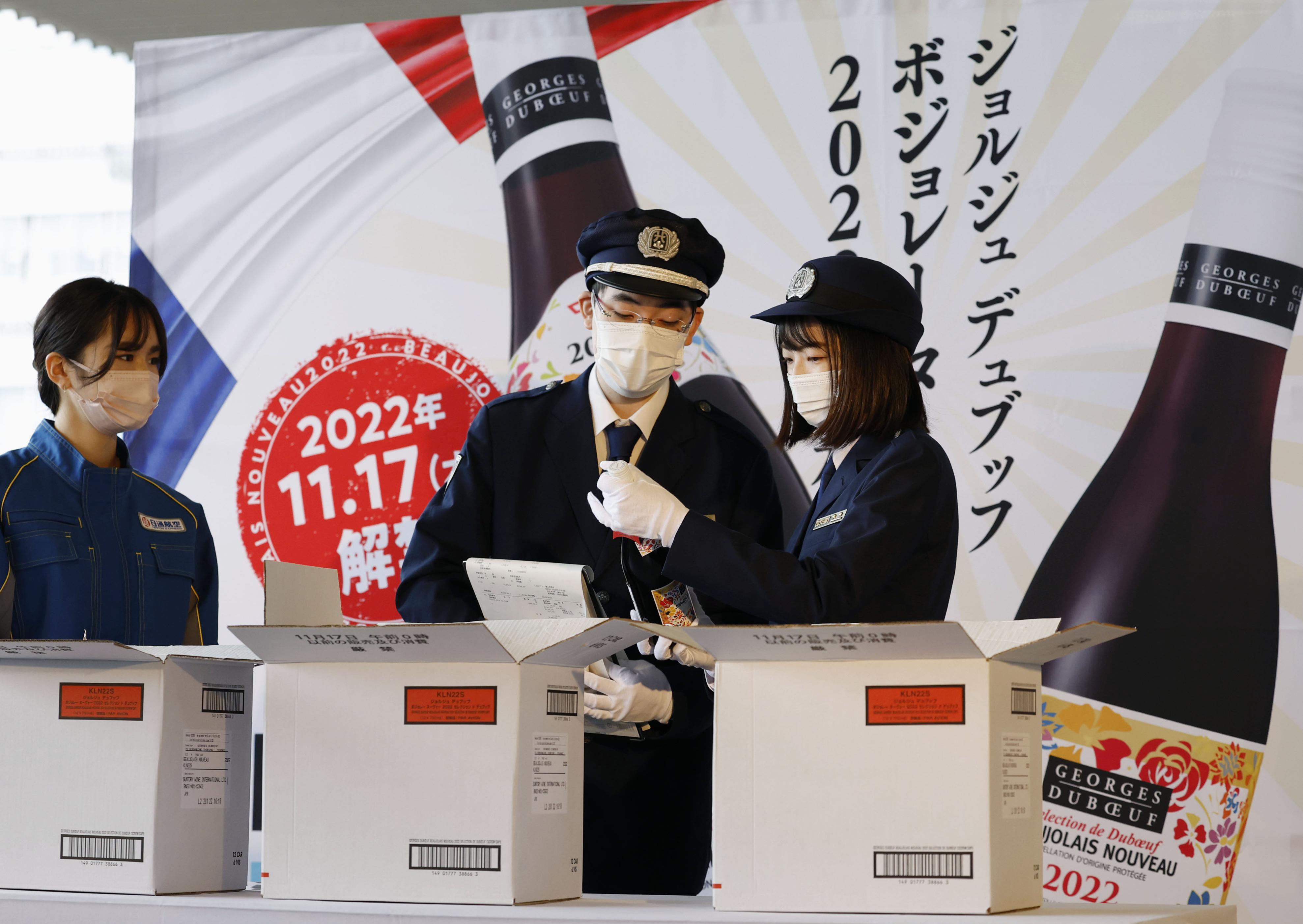 ほぼ新品のボード！定価70000万の国産 綾野製作所 ゼノノワール 幅90cm サイドボード ガラス扉 引出し