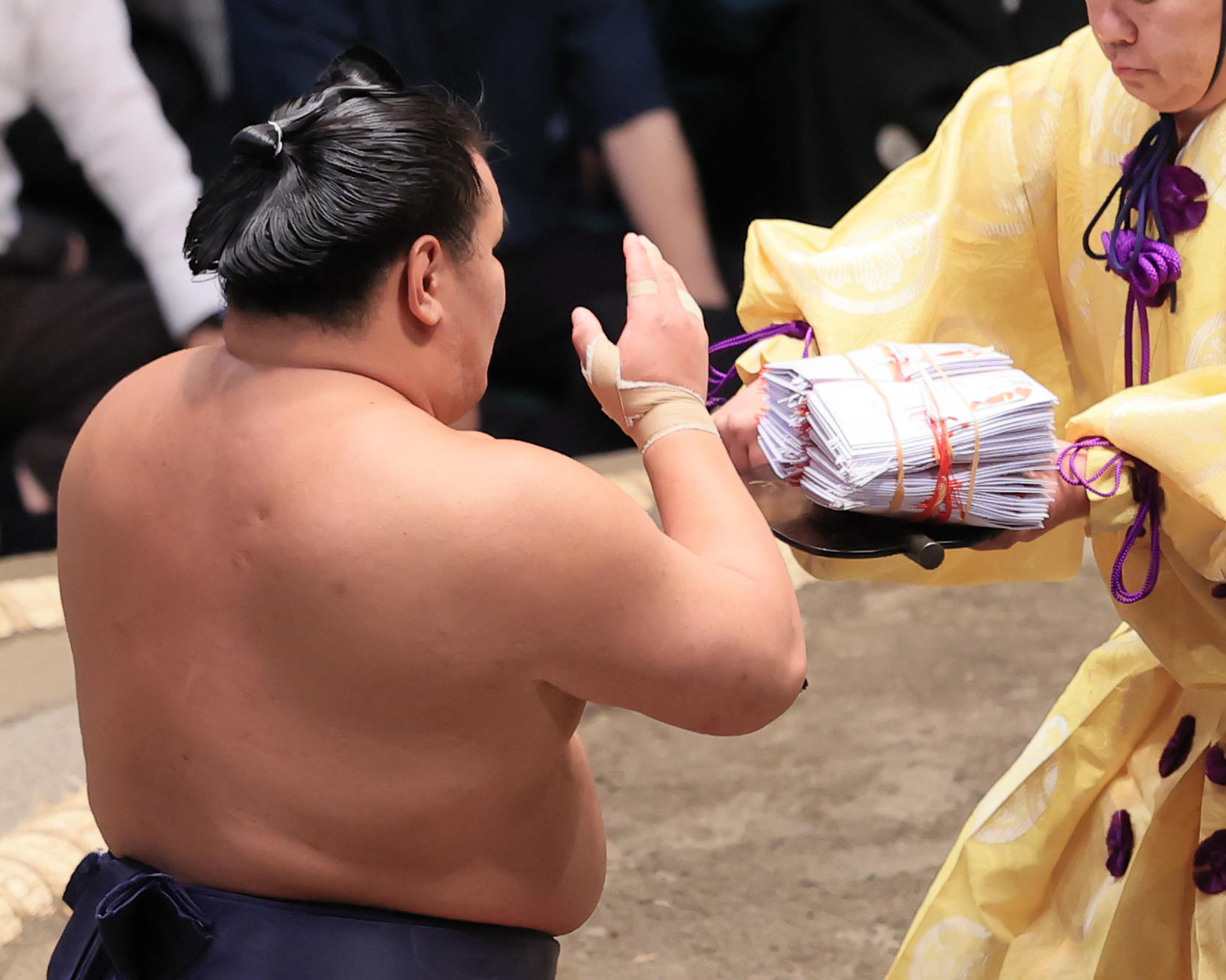 懸賞1万円、反応さまざま 豊昇龍「そこを意識している場合ではない