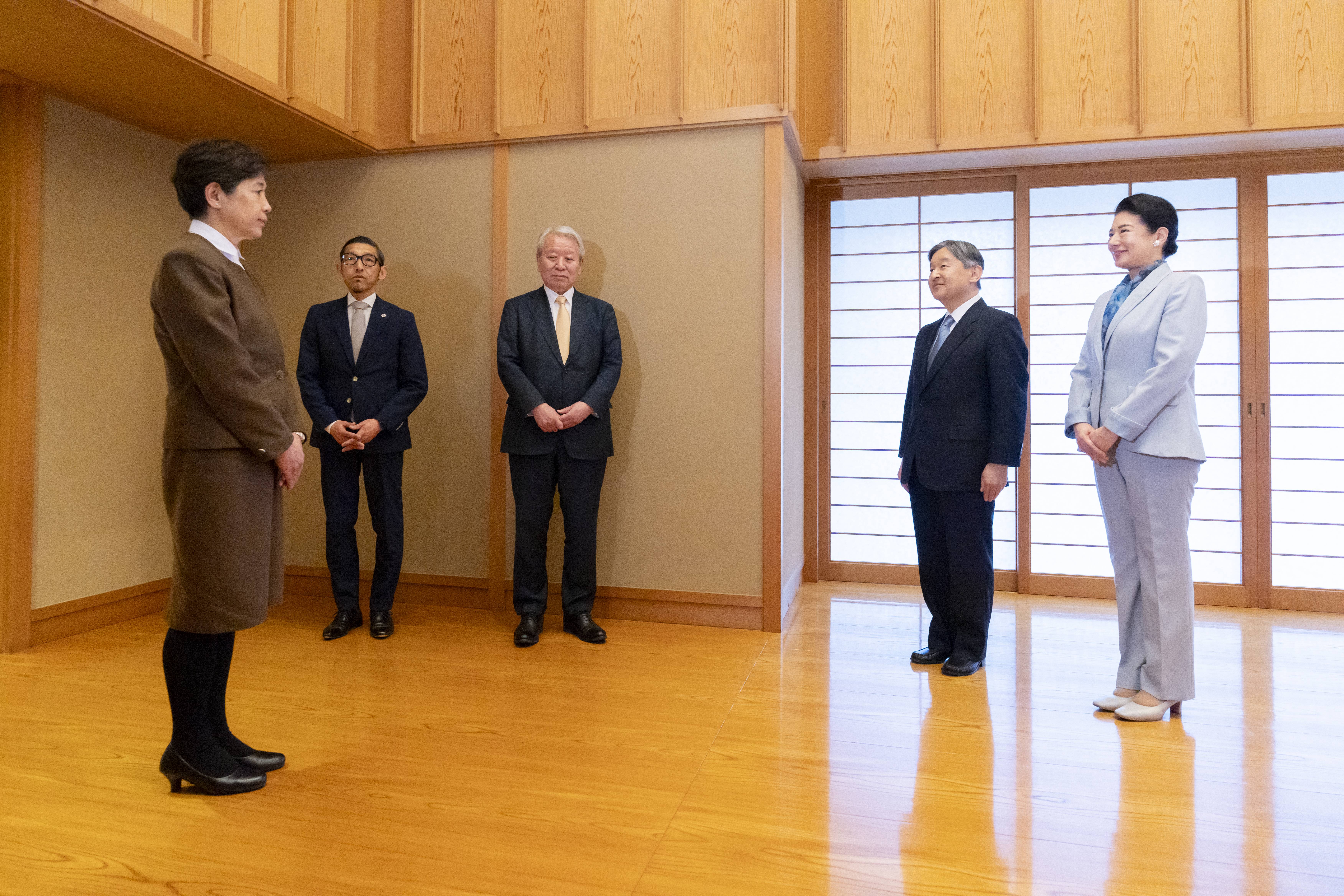 天皇、皇后両陛下、海外協力隊員らとご懇談 秋篠宮ご夫妻、万博会場を