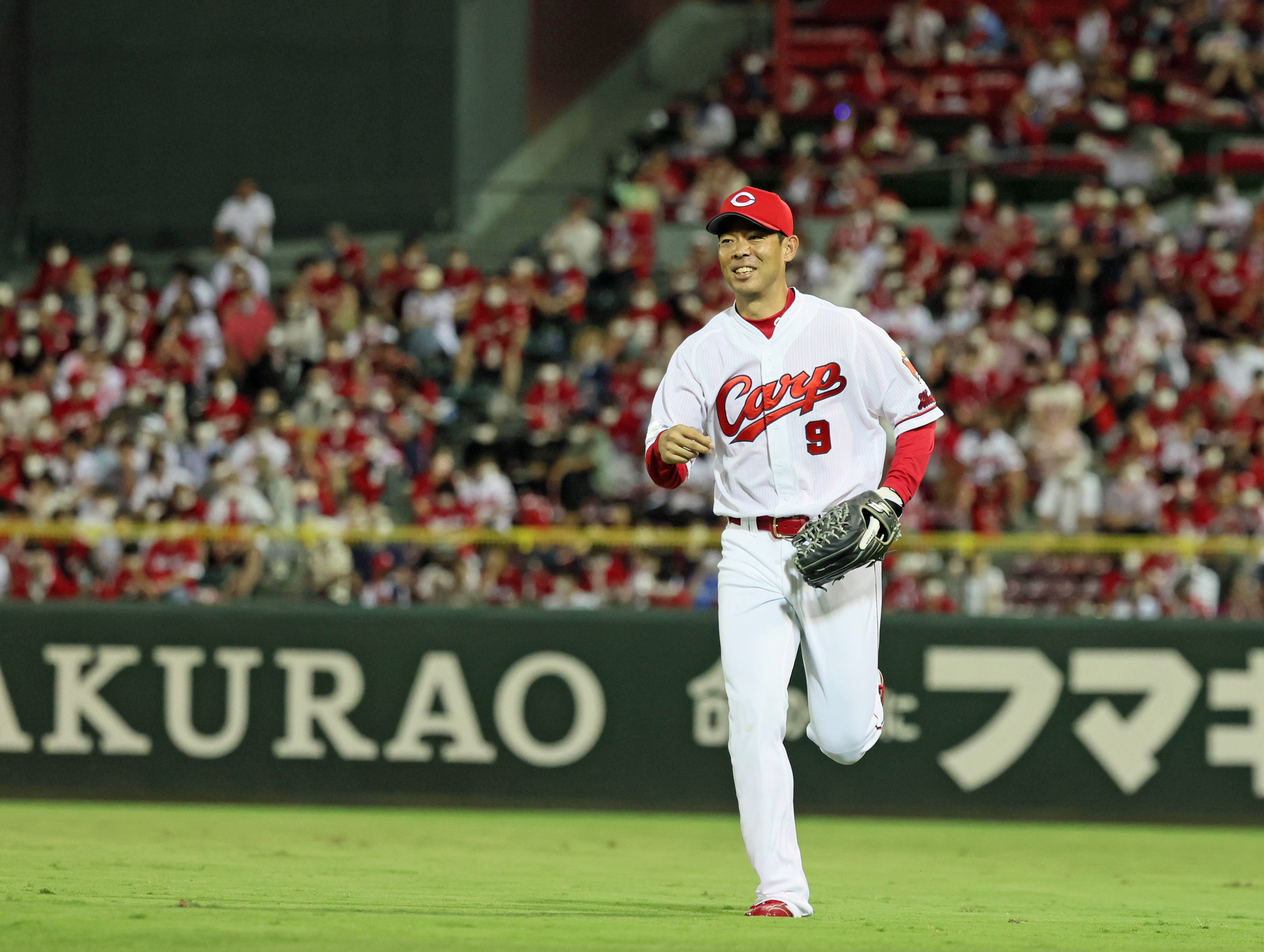 広島・秋山、本拠地デビュー 登場曲は嵐→ポルノ→ＣＨＥＭＩＳＴＲＹ→嵐… その理由って？ - サンスポ