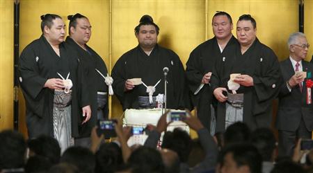 高安『大関昇進披露宴』に１０００人！白鵬、横綱に「引っ張り上げたい」 - サンスポ