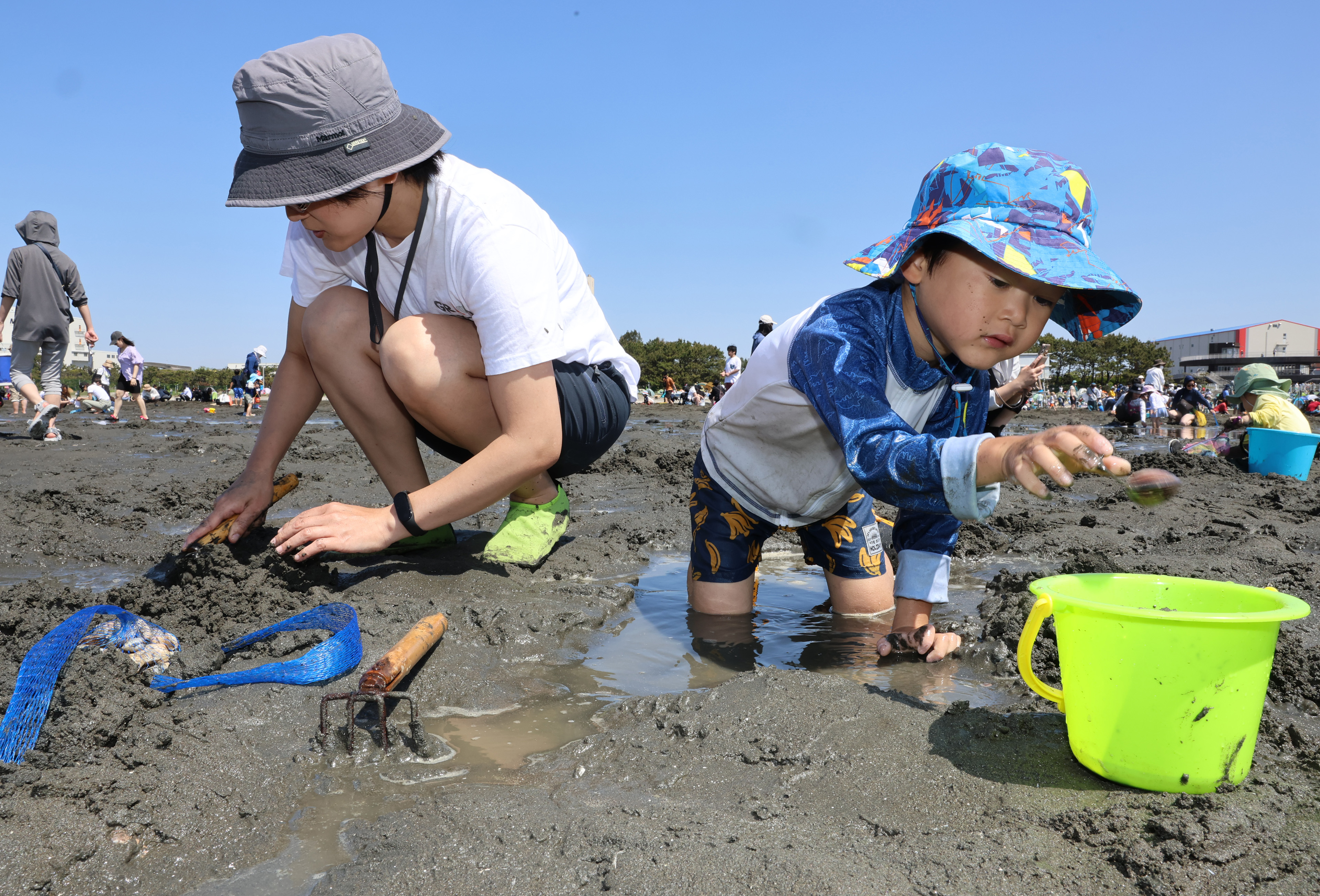 もっと大きいのを」 GW後半、潮干狩り楽しむ 千葉・船橋 - 産経ニュース