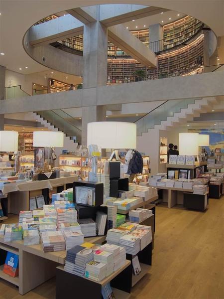 ローカルプレミアム 至れり尽くせりの ツタヤ 図書館 神奈川 海老名市 でも選書めぐりトラブルも 1 3ページ 産経ニュース
