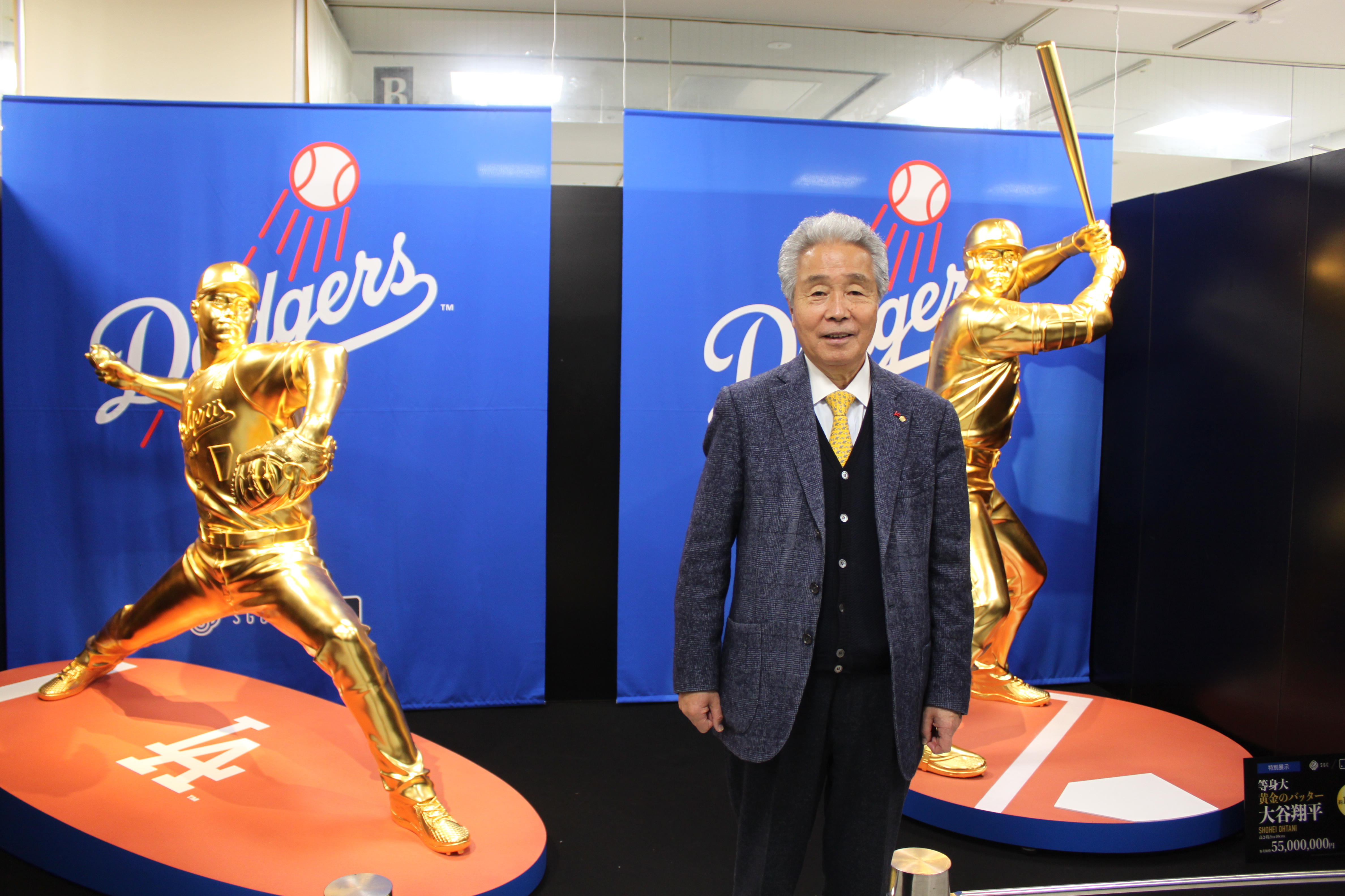 黄金の大谷翔平」二刀流で登場 『大黄金展』新宿髙島屋で開催 - zakⅡ