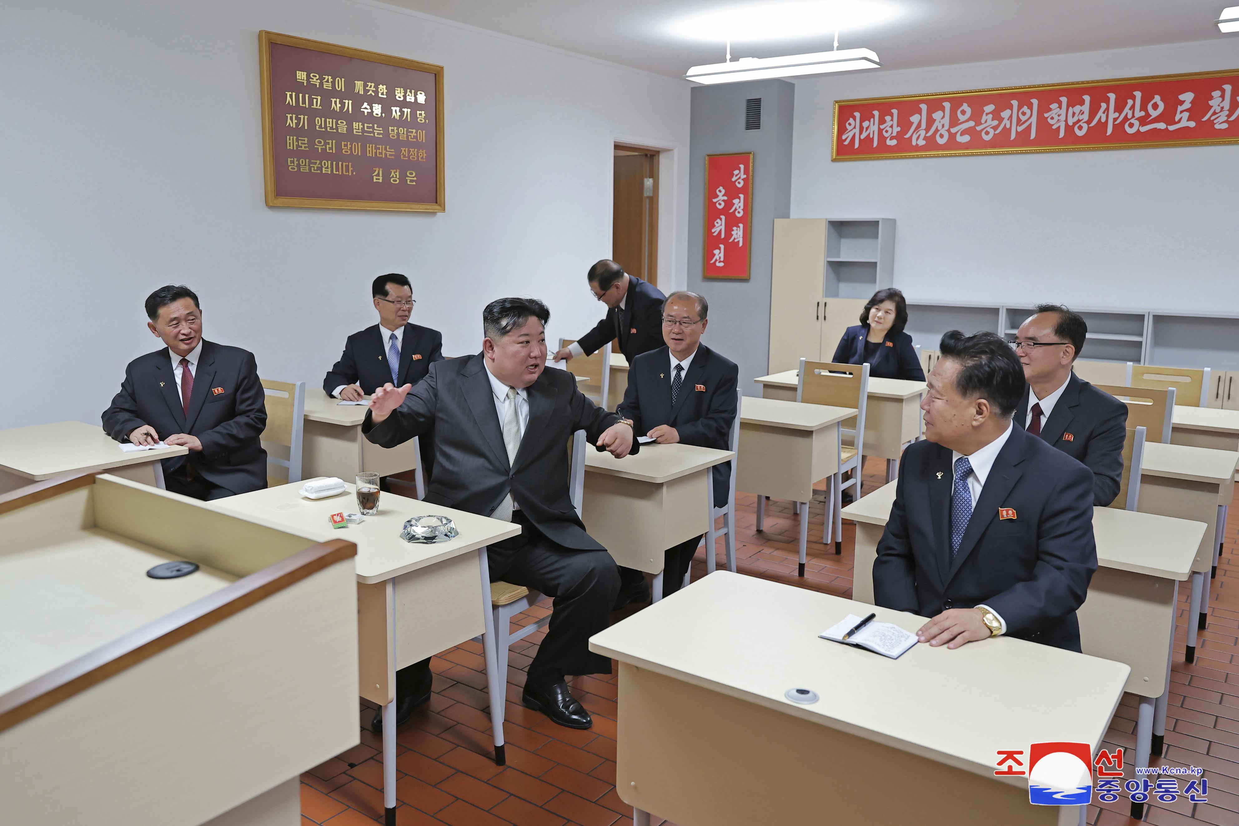 金正恩氏、養成学校の竣工式に出席 次世代党幹部教育に注力（写真