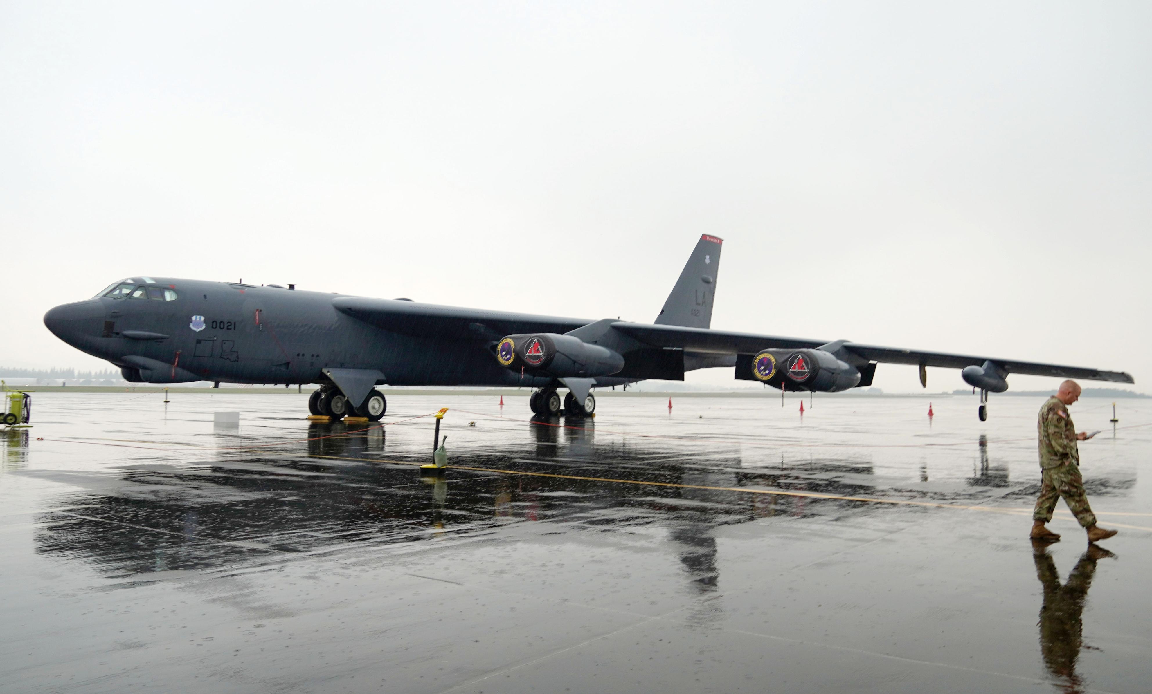 【完売】  米軍放出品 B52戦略爆撃機タービンブレード セット（1/175 その他