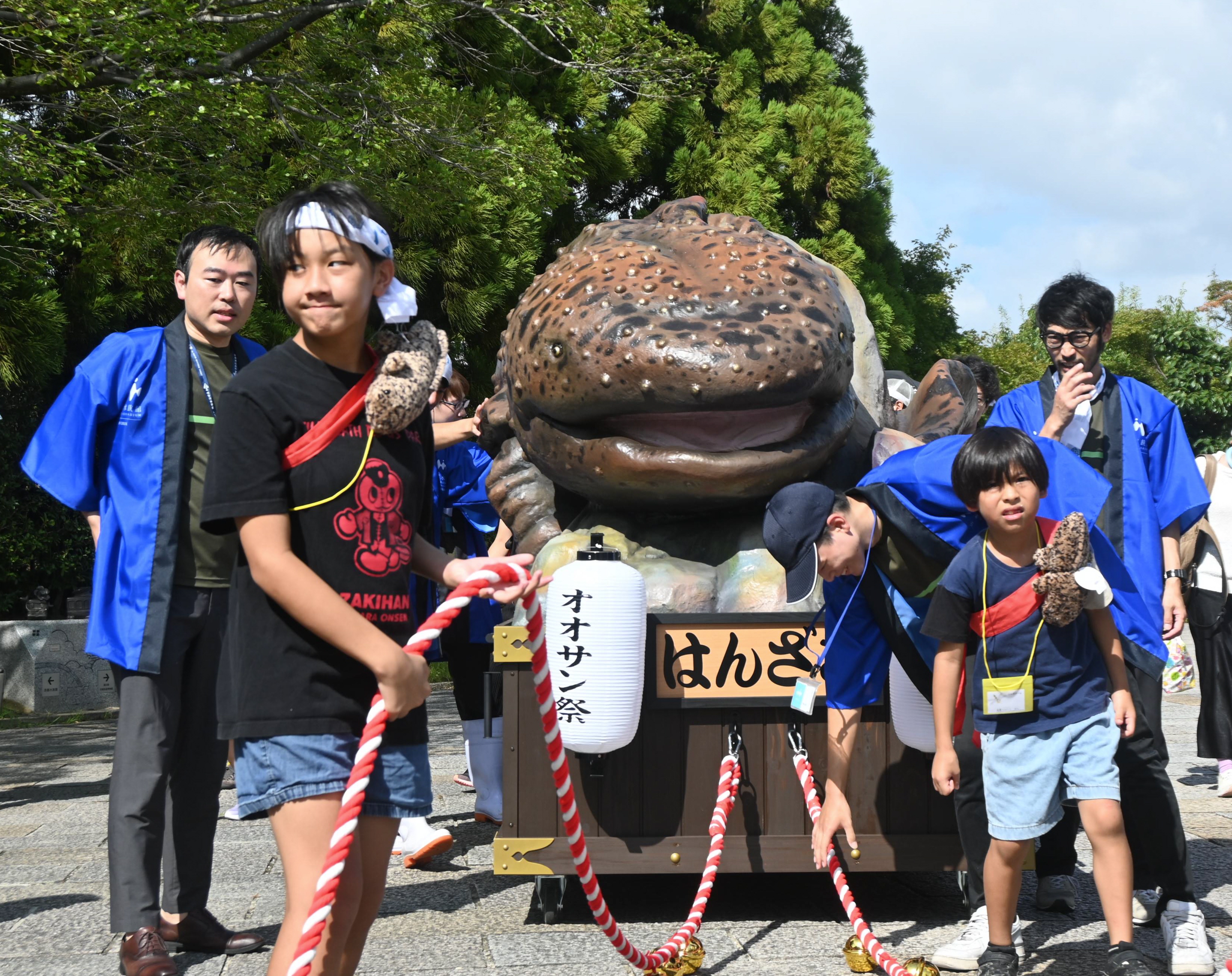 体形が数字の9に似ている…思い出いっぱい「オオサンショウウオの日