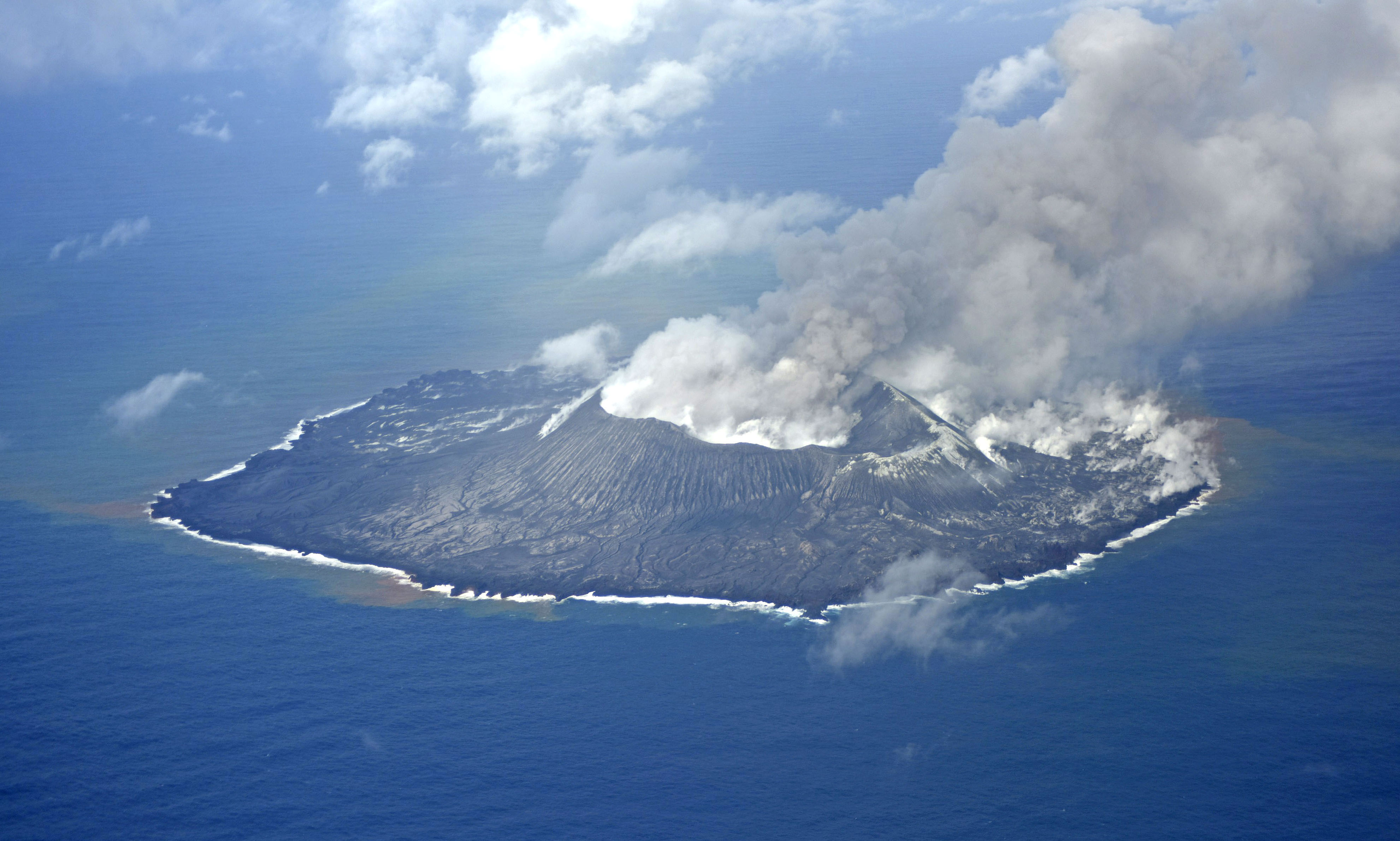 西之島で噴火を確認 噴煙の高さ1500メートル - 産経ニュース