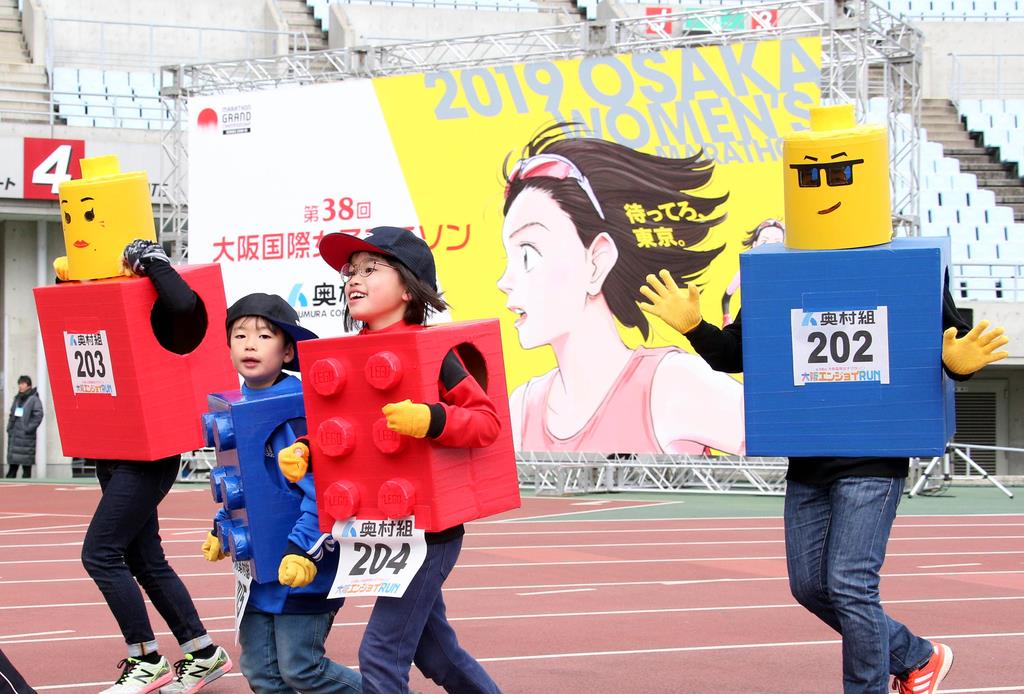 大阪国際女子マラソン 仮装ランナーら笑顔で快走 エンジョイラン 産経ニュース