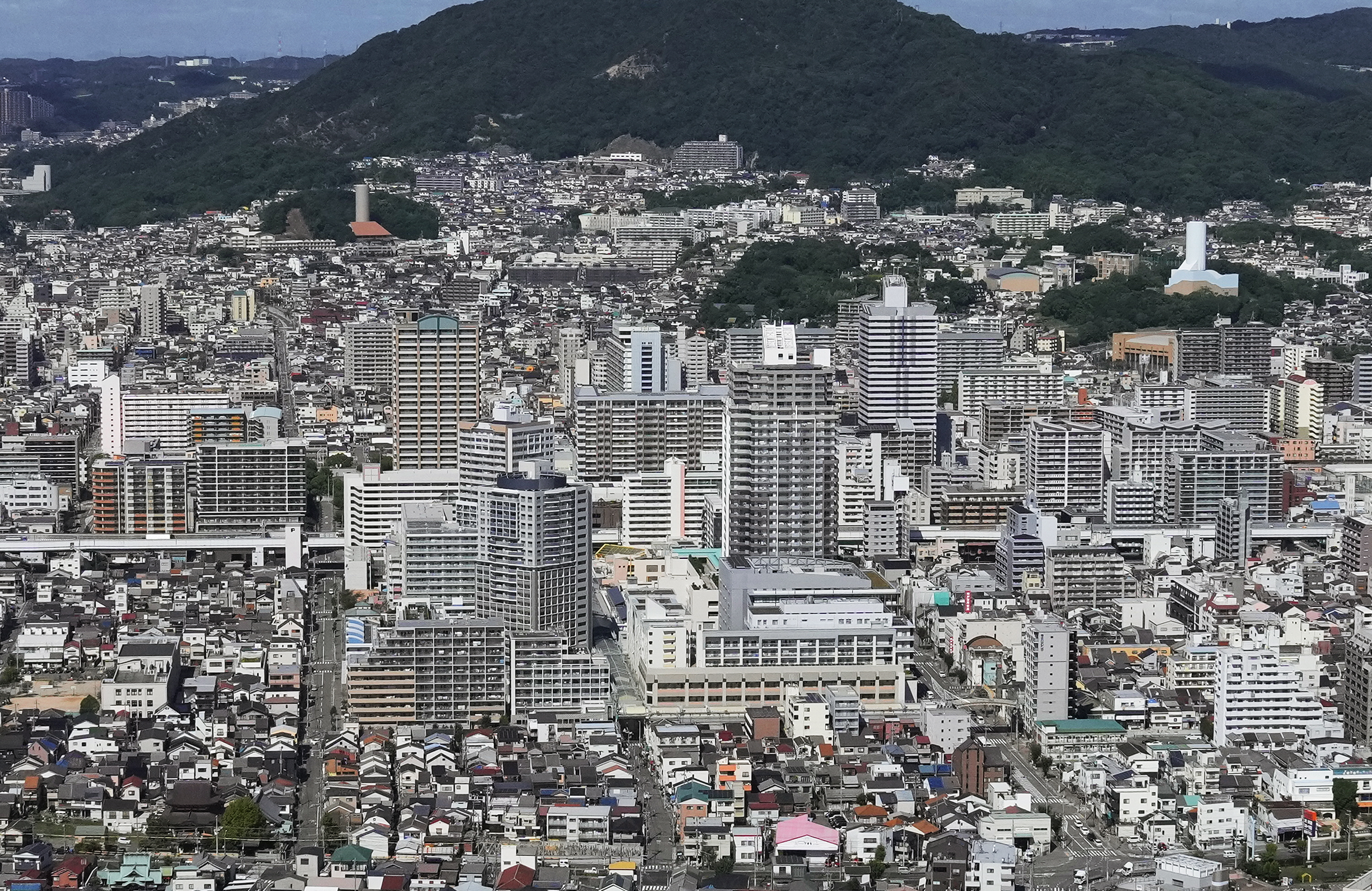 震災前のにぎわい「失われた」 阪神大震災30年、巨大再開発に嘆く商店