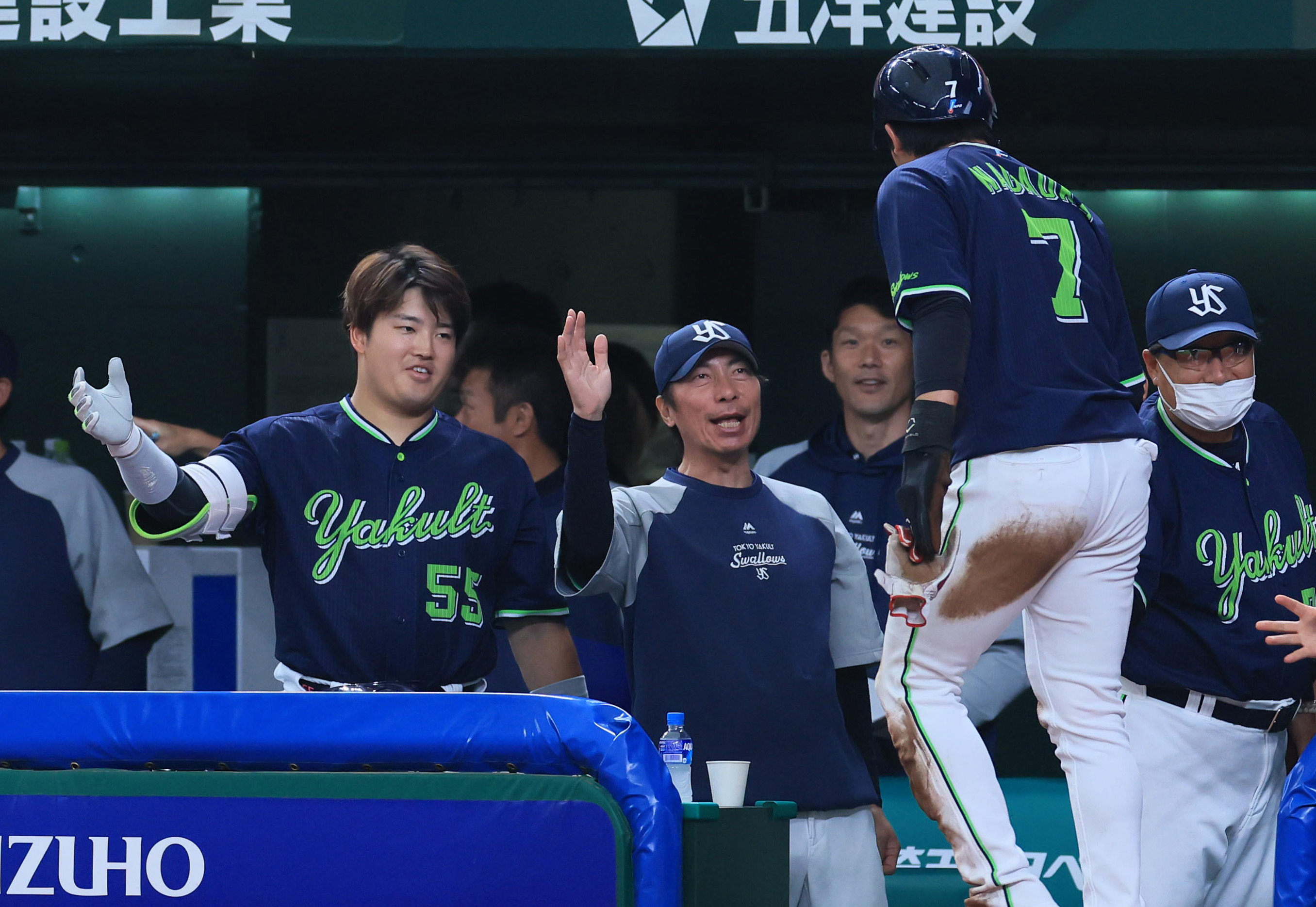 ヤクルト・長岡秀樹、3戦ぶり先発で激走ホームイン！ 試合前に村上