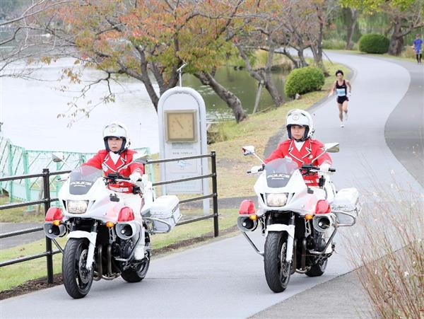 水戸黄門漫遊マラソン 女性白バイ隊 ホワイトローズ が先導 気持ちよく走ってもらえるように 茨城県警 イザ