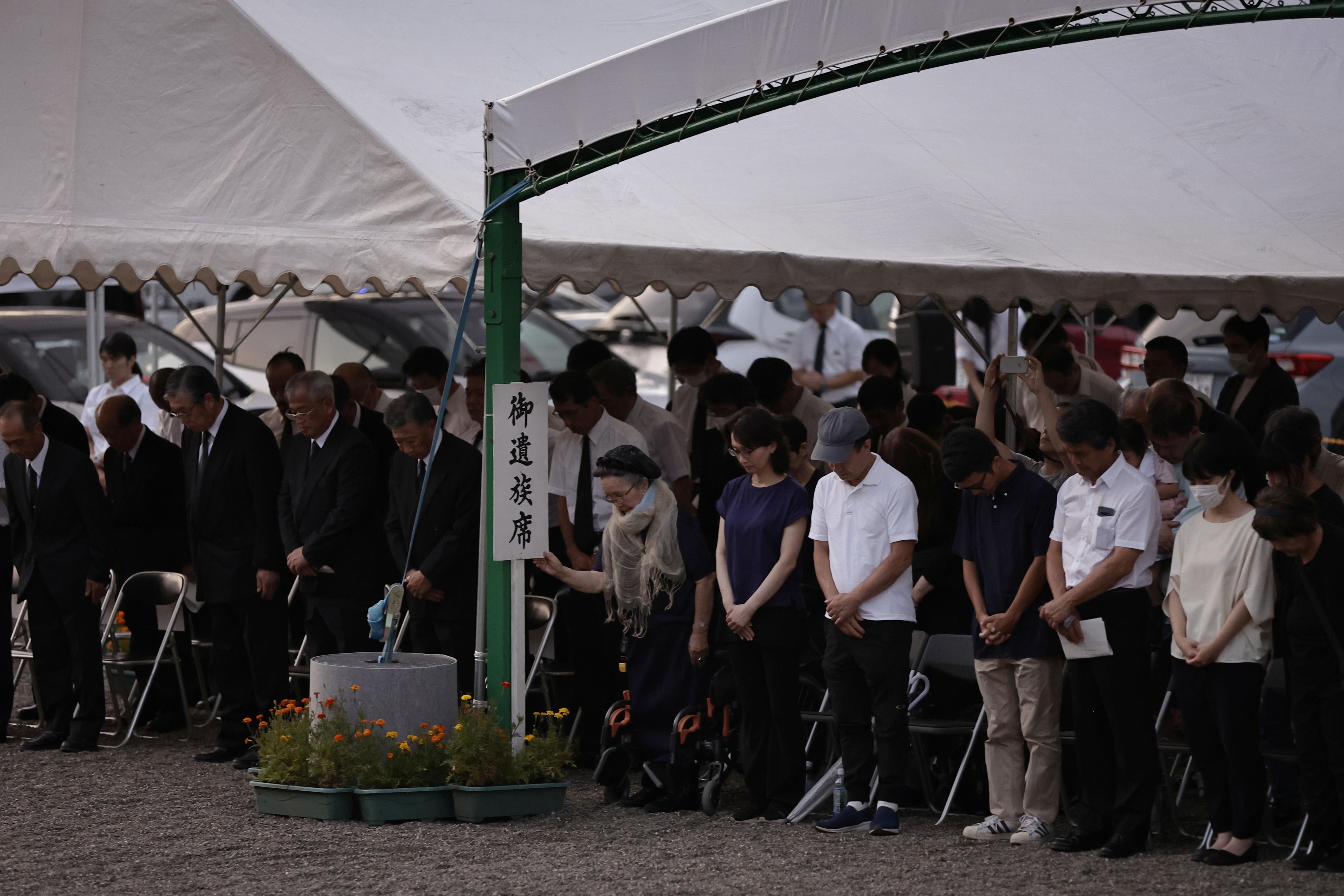 慰霊の園」で犠牲者しのぶ 日航機墜落39年 - 産経ニュース