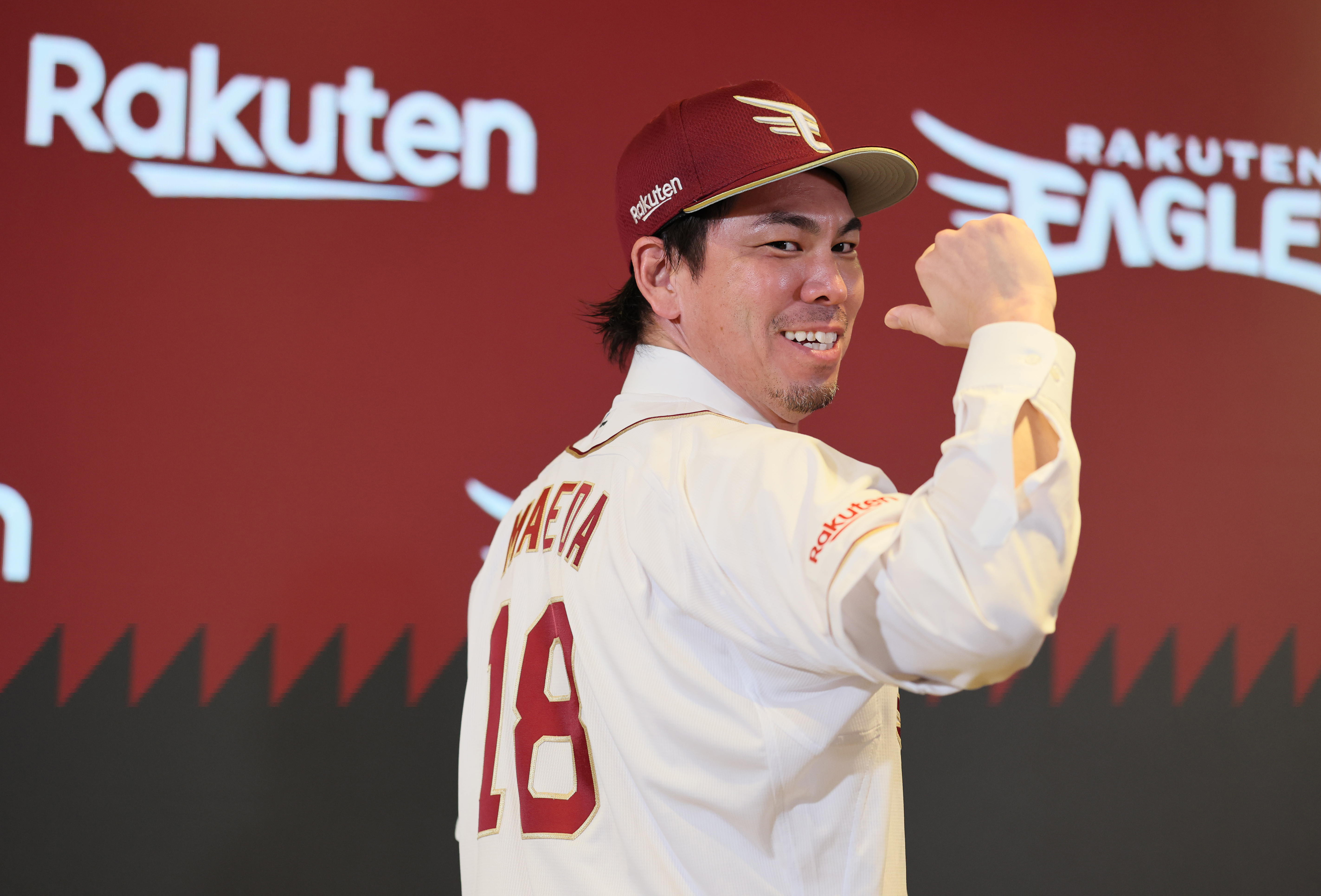 楽天のマエケン画伯が報道陣にTシャツをプレゼント 背番号18に「楽天の