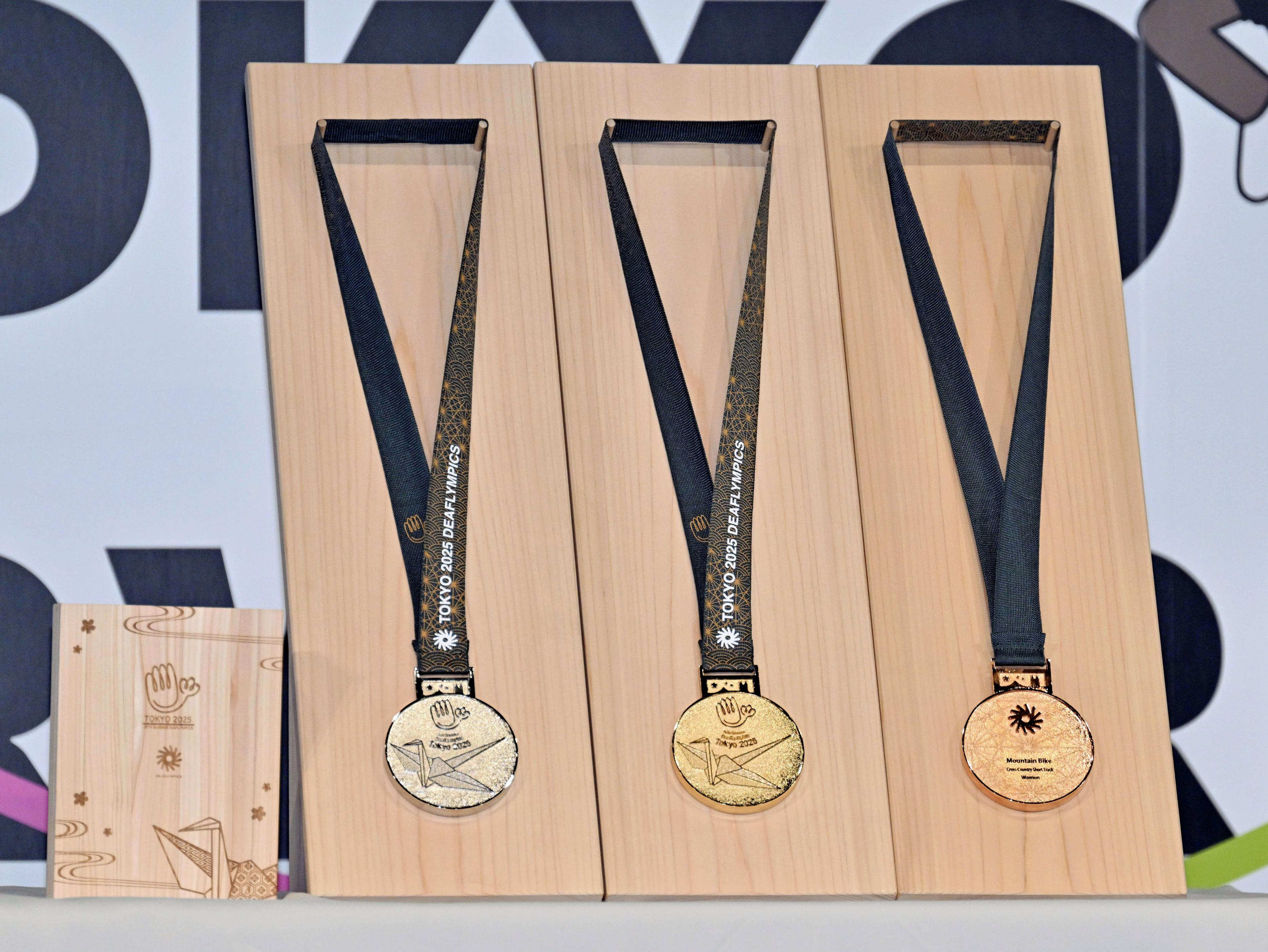 デフリンピック、大会メダルお披露目 「東京くみひも」用いて製作 開幕