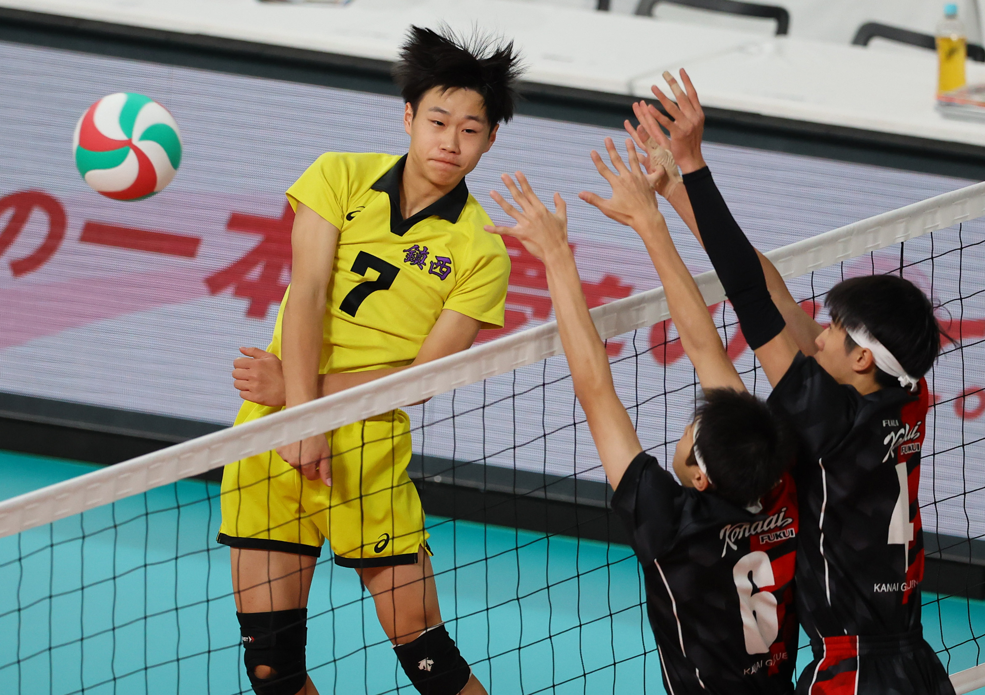 フォトギャラリー】福井工大、決勝進出 鎮西に3－0 春高バレー男子