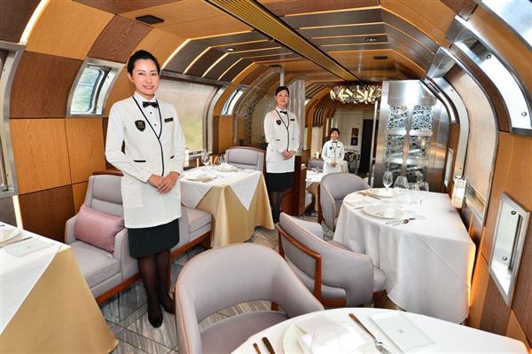 春*香様 JR東日本　制服上下セット(ズボン2本) 制服図鑑】白い上着に着替えて給仕 理念は「車内で本格サービス」 JR