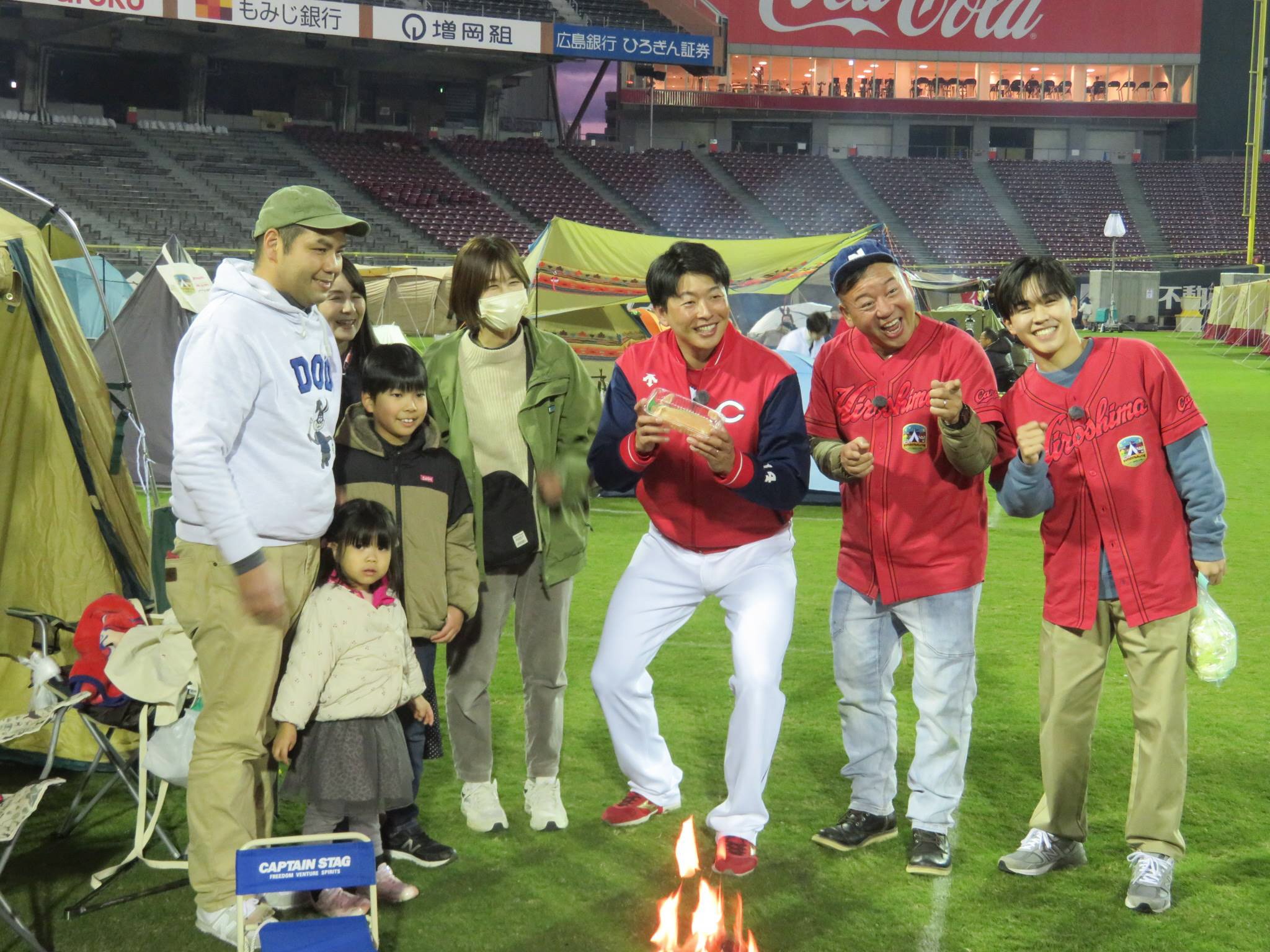 爆丸 まとめ売り スタジアム付き 野球小僧の夢」 マツダスタジアムで一夜限りのキャンプ チケット販売1
