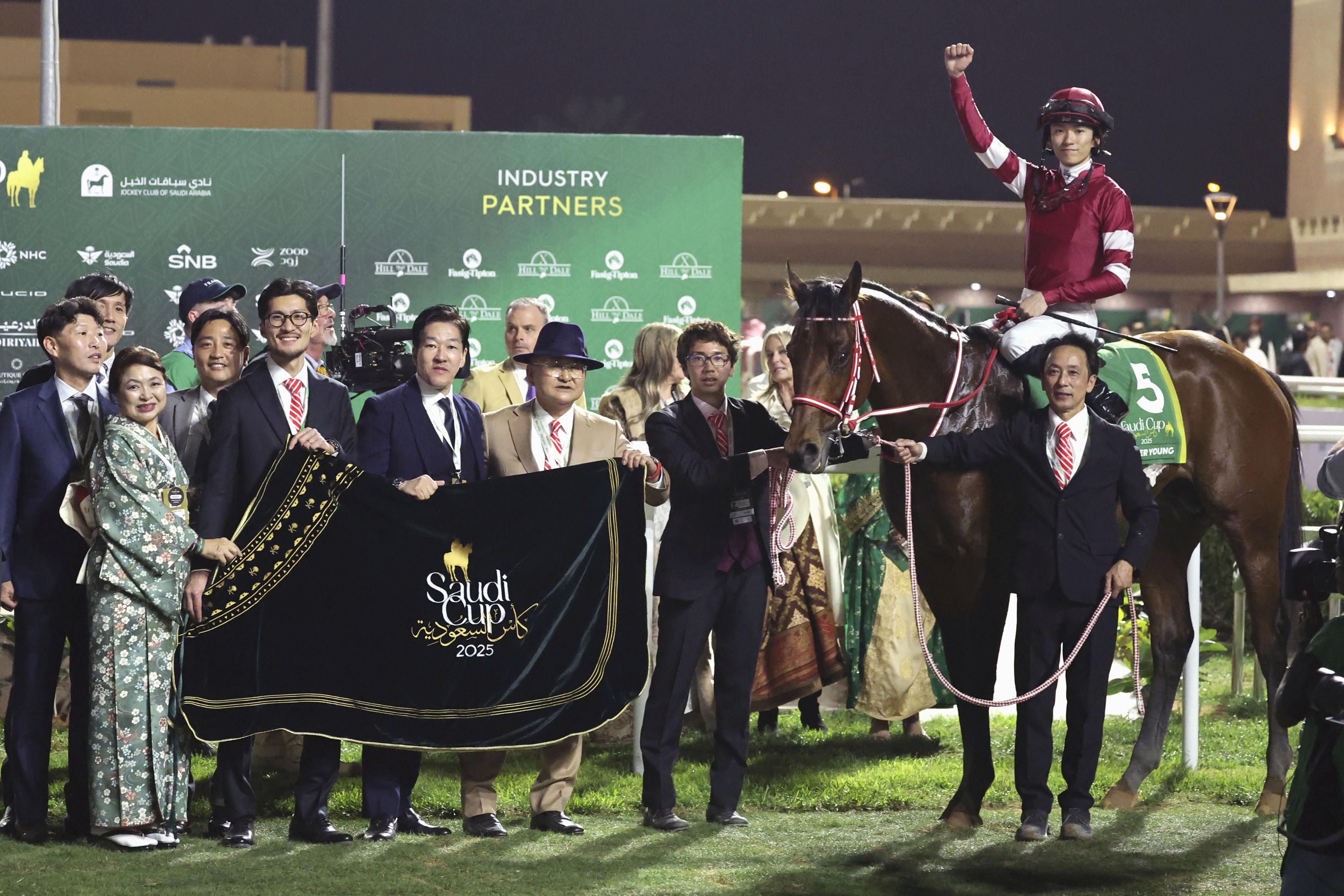 フォーエバーヤングが競馬のサウジカップに優勝 賞金15億円を獲得